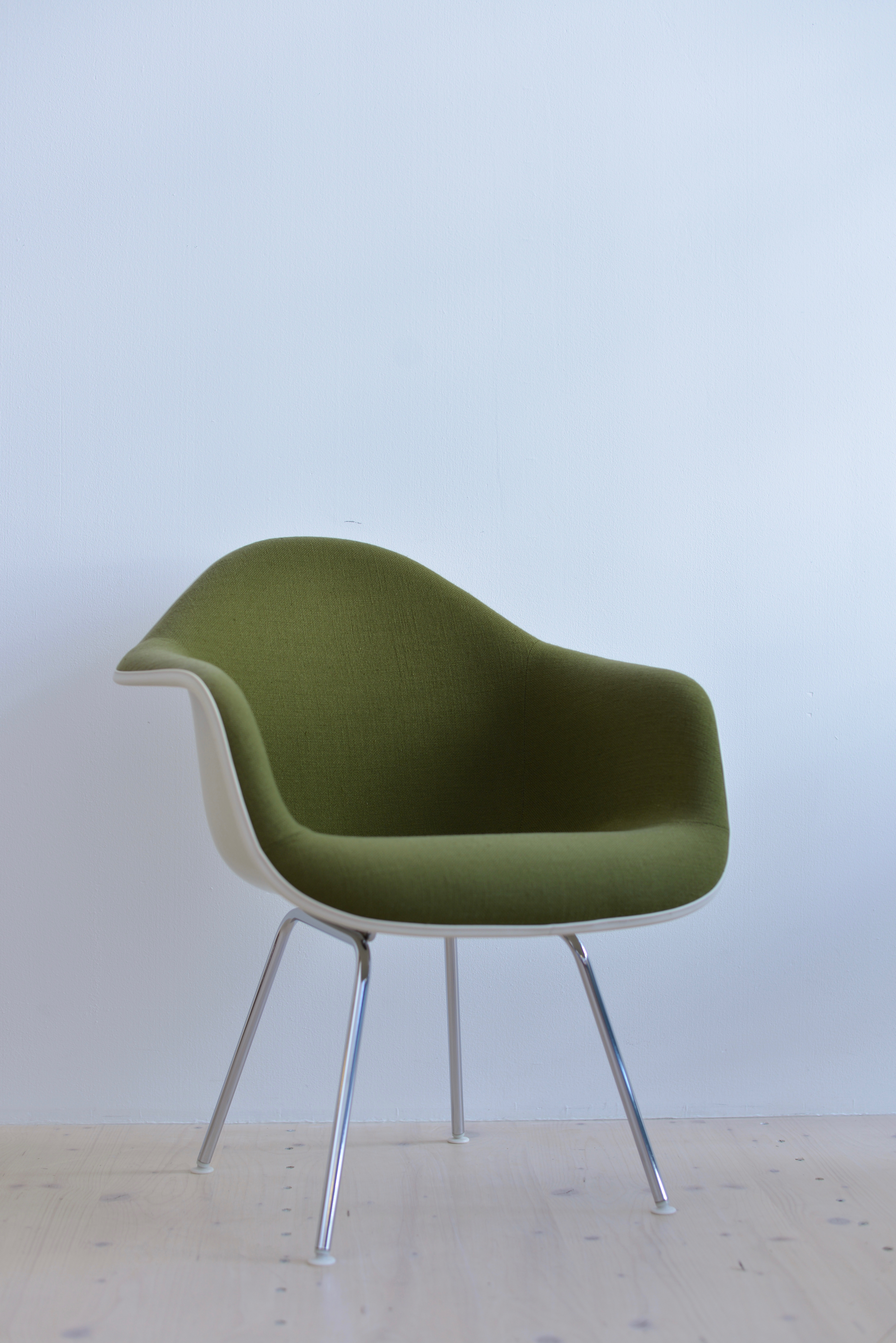 Charles Ray Eames Fiberglass Armchair with Fabric Covering heyday möbel heydaymoebel Binz