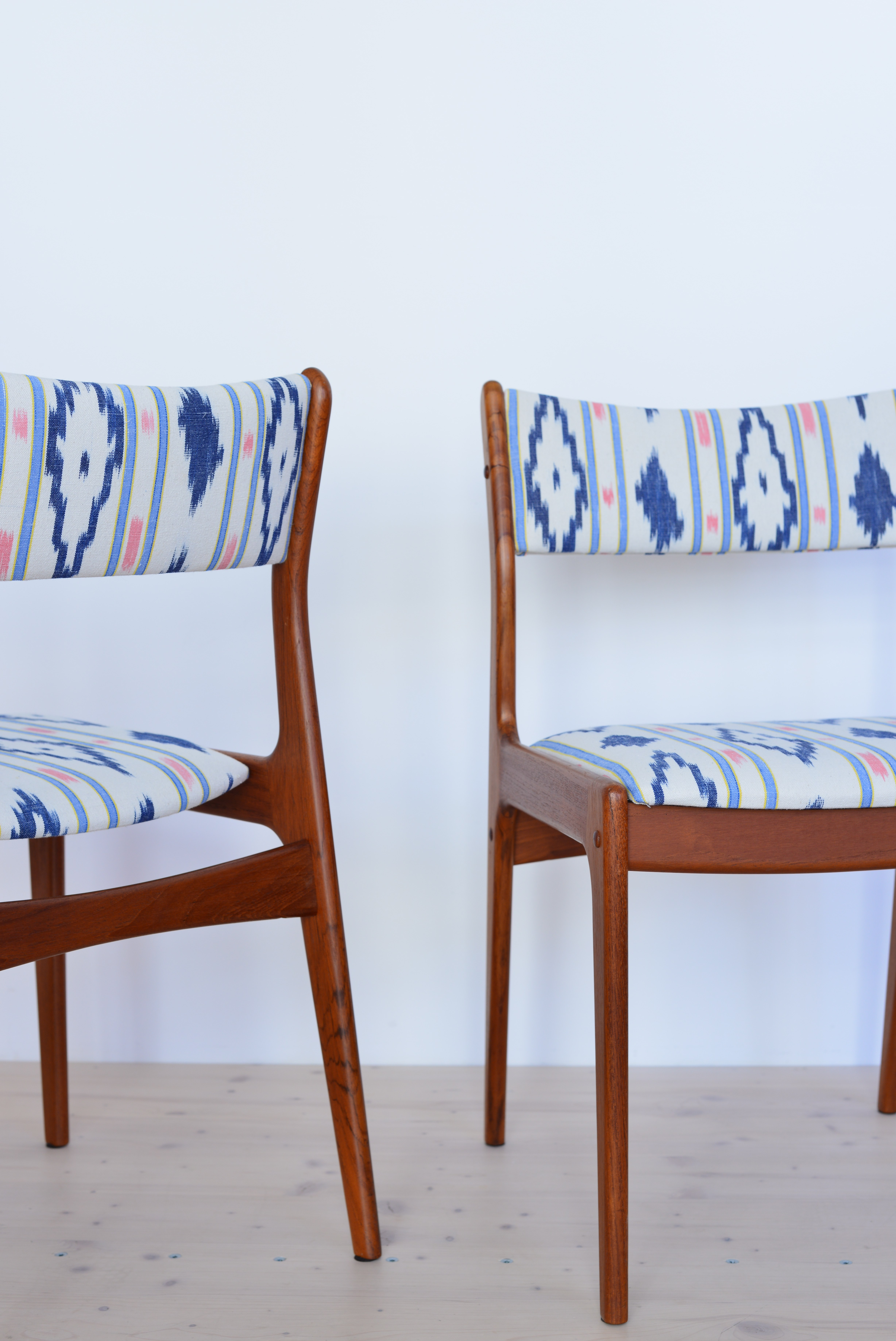 Pair of Teak Dining Chairs Reupholstered heyday möbel Zürich Switzerland