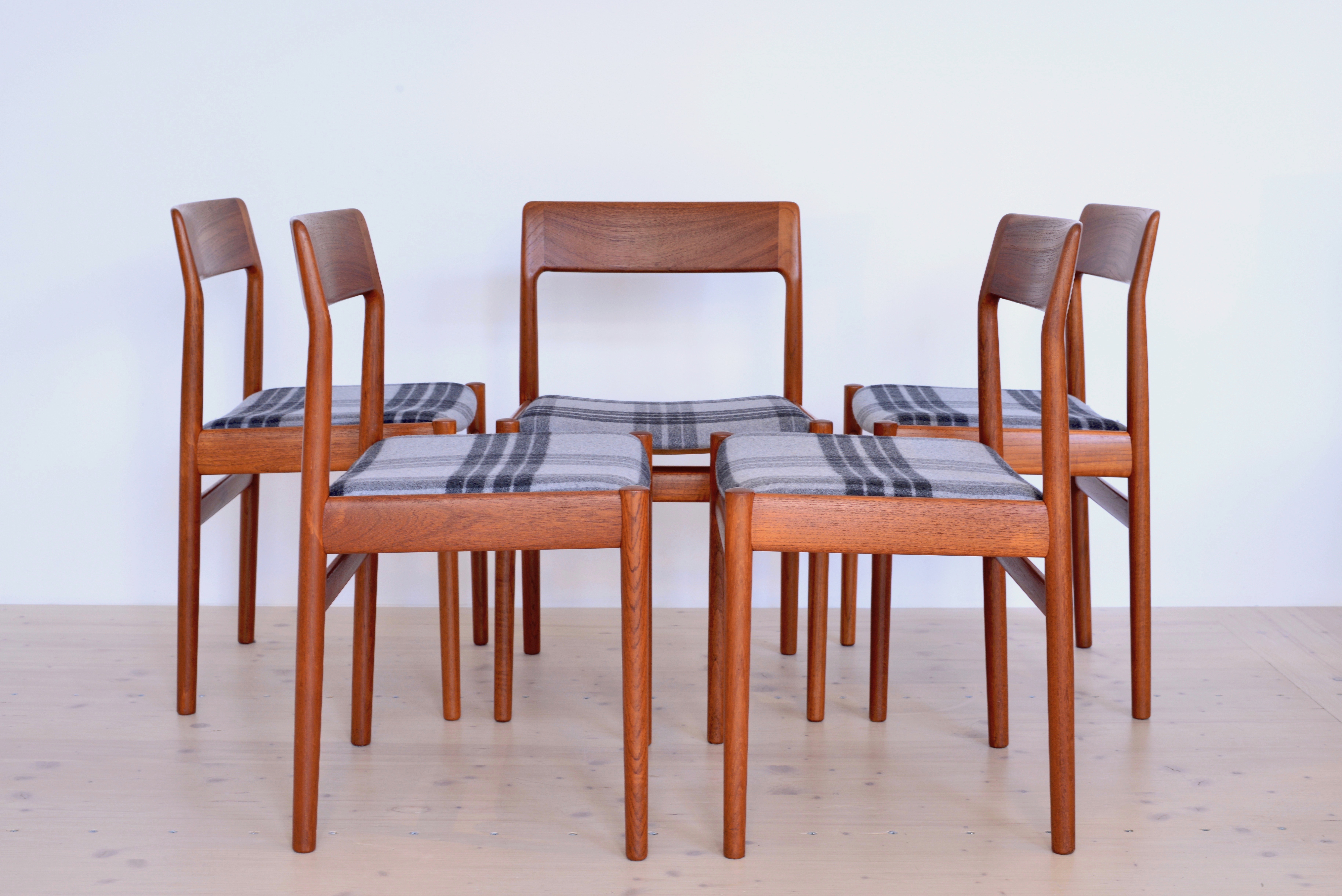 Johannes Norgaard Mobelfabrik Denmark 1963 Teak Dining Chairs with Plaid heyday möbel