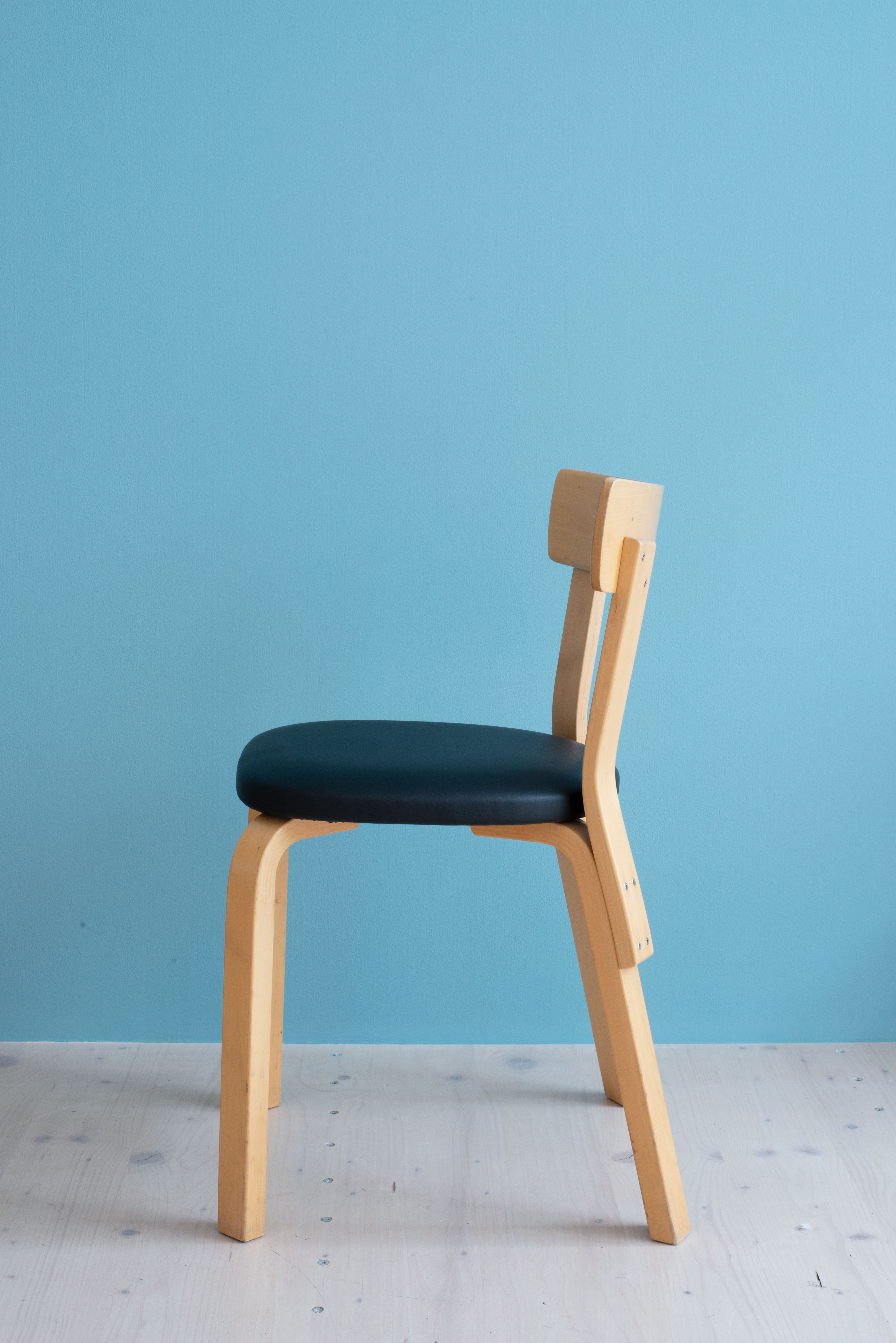 Alvar-Aalto-Model-69-Chair-heyday-möbel-Switzerland-9812