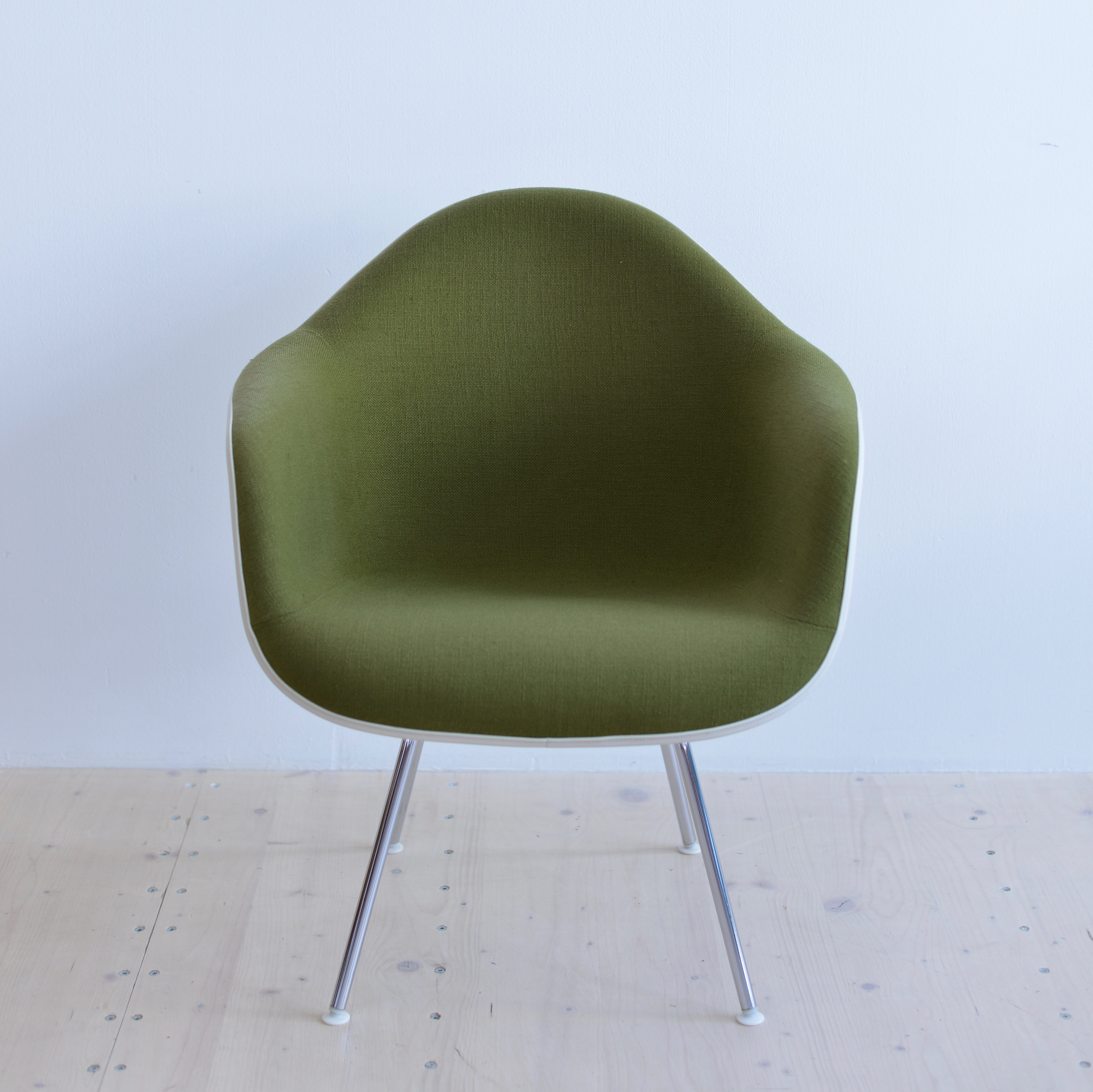 Charles Ray Eames Fiberglass Armchair with Fabric Covering heyday möbel heydaymoebel Binz