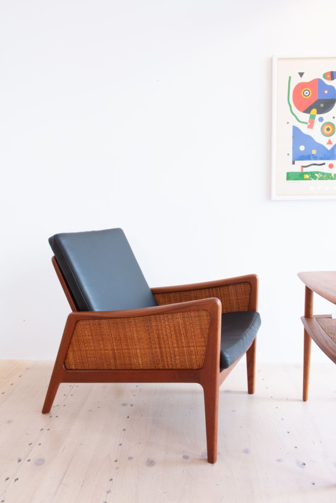 Orla Molgaard-Nielsen & Peter Hvidt FD 151 Lounge Chair in Teak & Cane with Black Leather, by France & Daverkosen, Denmark, 1950s. Available at heyday möbel, Grubenstrasse 19, 8045 Zürich, Switzerland.