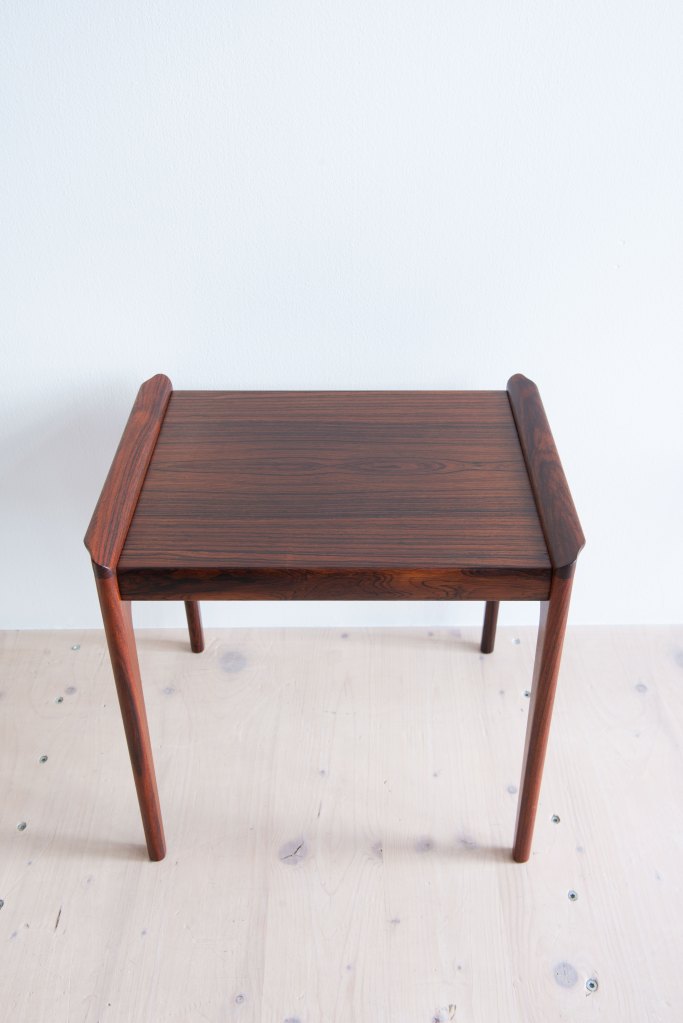 Little Rosewood Side Table by Domus Danica. Produced by Heltborg Möbler, Denmark, 1960s. Available at heyday möbel, Grubenstrasse 19, 8045 Zürich, Switzerland. Mid-Century Modern furniture and other stuff.