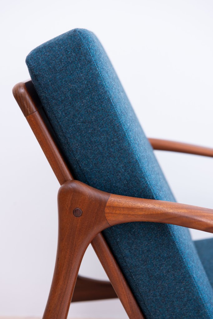 Arne Hovmand Olsen Lounge Chairs produced by Mogensen Kold. Designed in 1954, made in Denmark. Available at heyday möbel, Grubenstrasse 19, 8045 Zürich, Switzerland. Mid-Century Modern Furniture and Other Stuff.