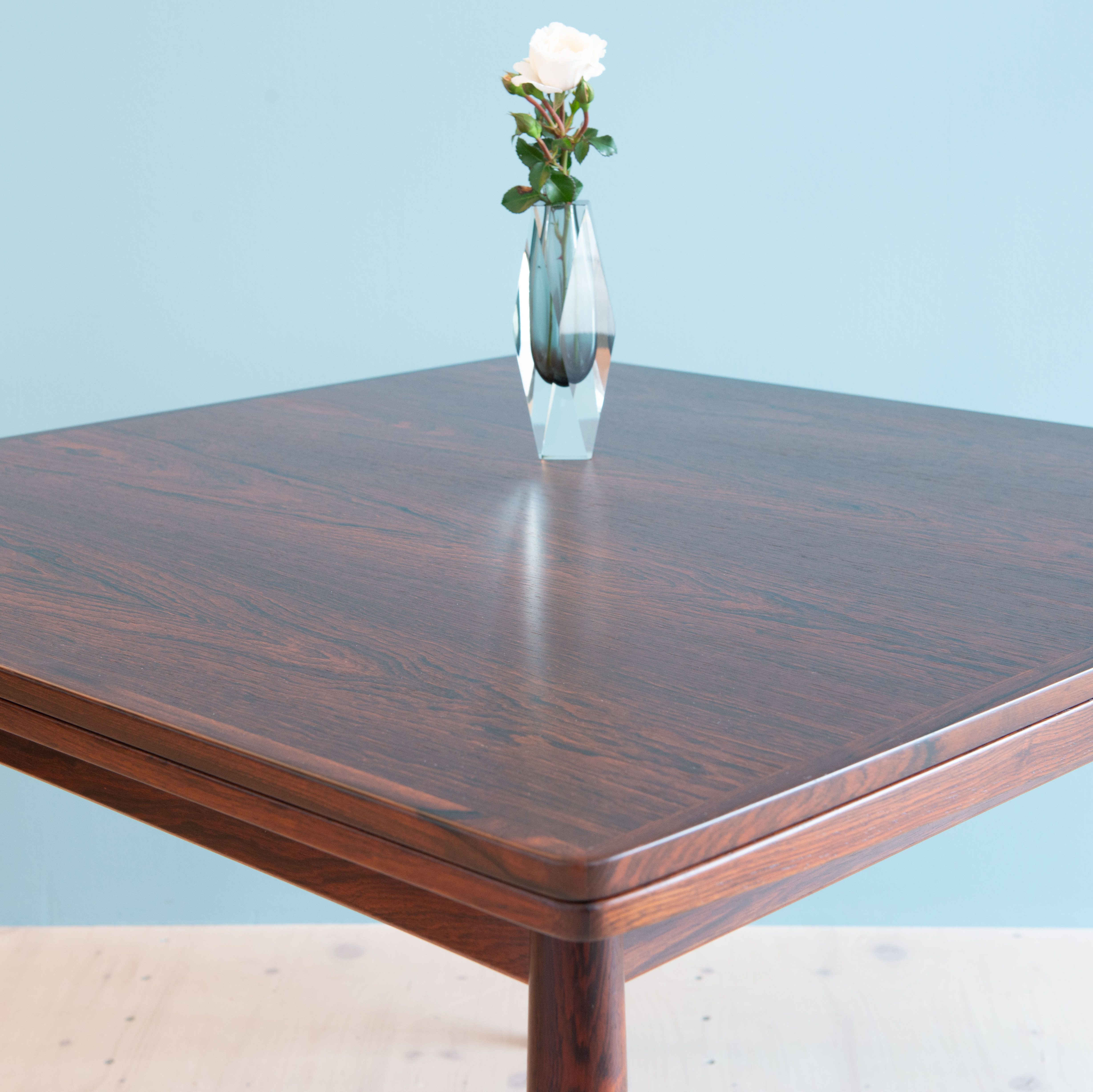 Rosewood Table by Arne Vodder for Sibast Furniture, Denmark 1960s. Available at heyday möbel, Grubenstrasse 19, 8045 Zürich, Switzerland. Mid-Century Modern.