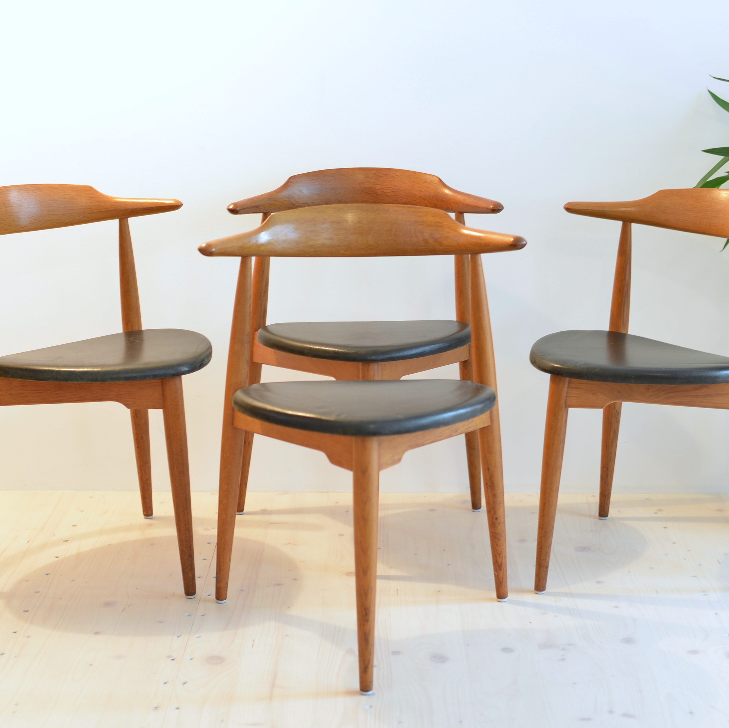 Set of 4 Hans J. Wegner Heart Chairs in Oak No.4104
