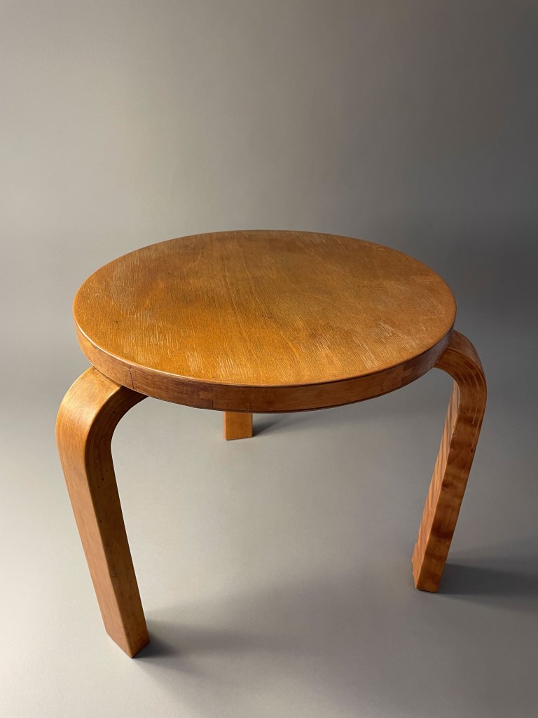 Alvar Aalto Side  Table in Birch Wood. Available at heyday möbel, Grubenstrasse 19, 8045 Zürich. Mid-Century Modern Furniture and Other Stuff.