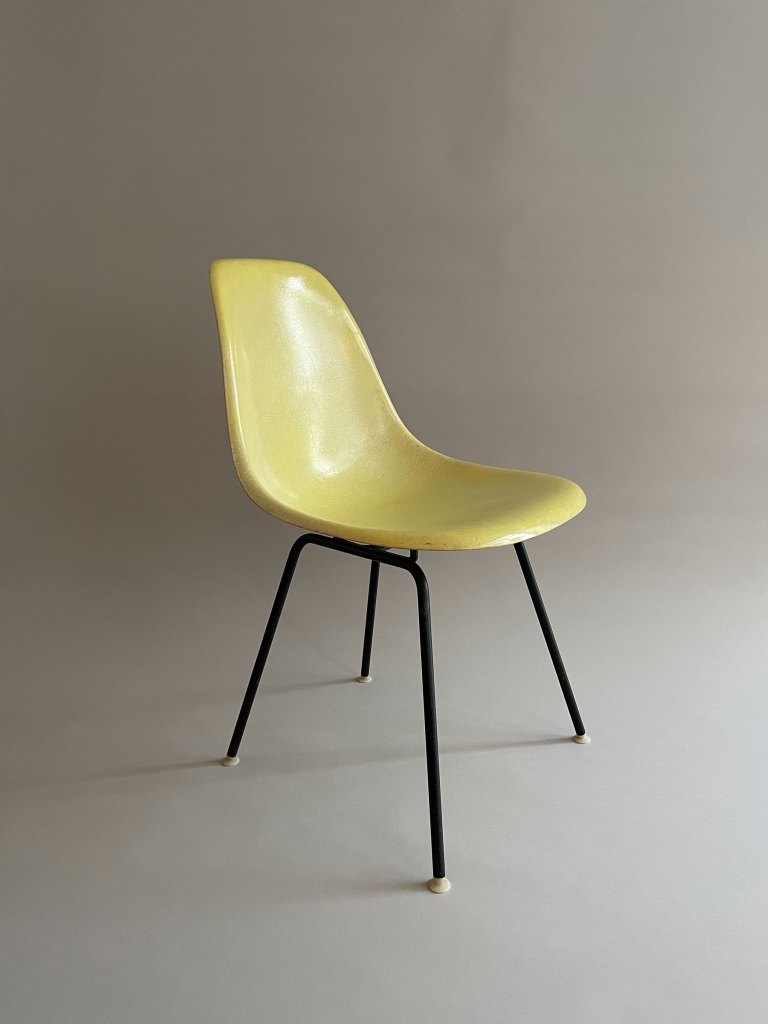 Lemon Yellow Fiberglass Side Chair by Herman Miller. Produced in Michigan. USA, 1957. Available at heyday möbel, Grubenstrasse 19, 8045 Zürich, Switzerland.