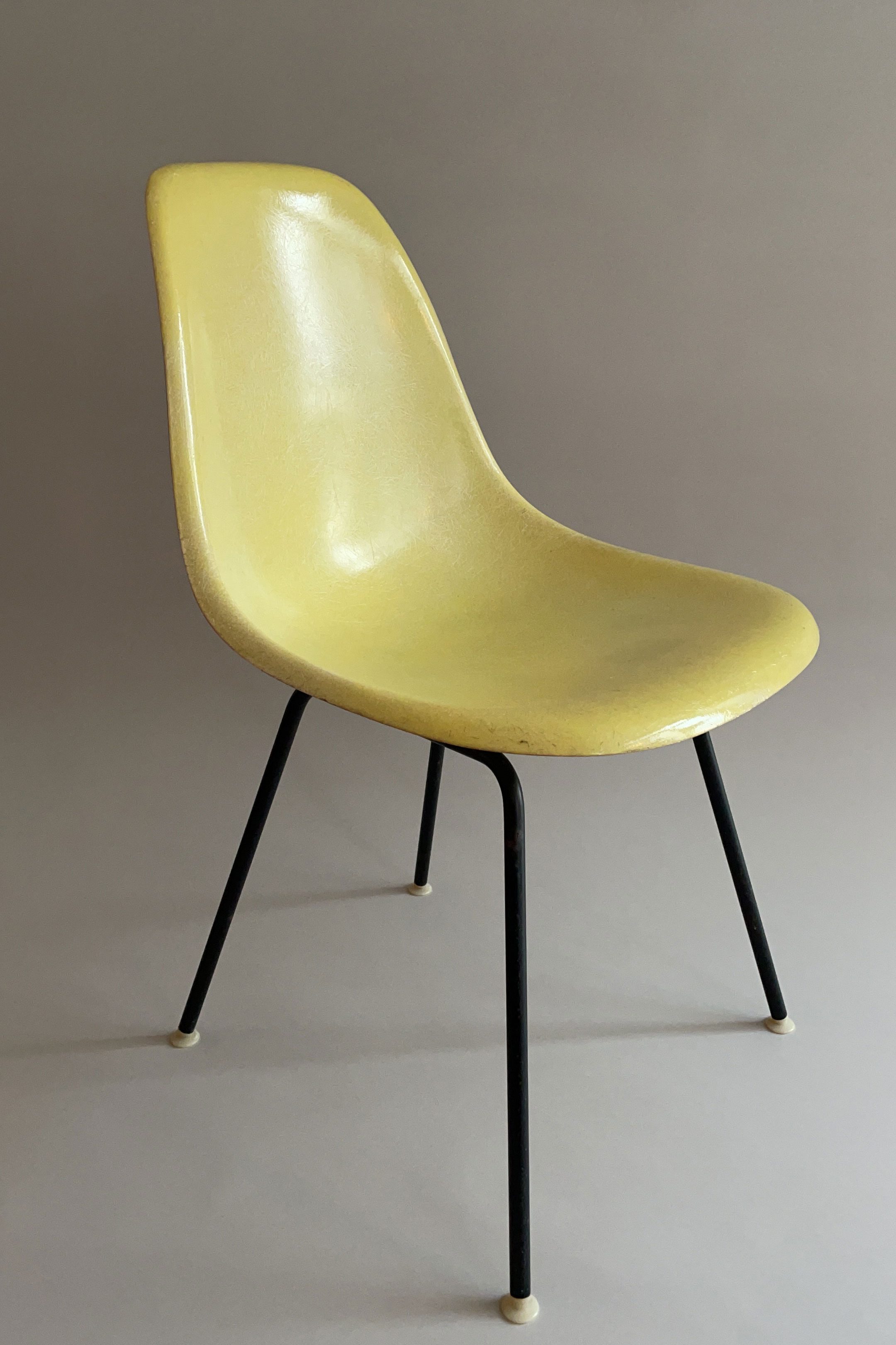 Lemon Yellow Fiberglass Side Chair by Herman Miller. Produced in Michigan. USA, 1957. Available at heyday möbel, Grubenstrasse 19, 8045 Zürich, Switzerland.