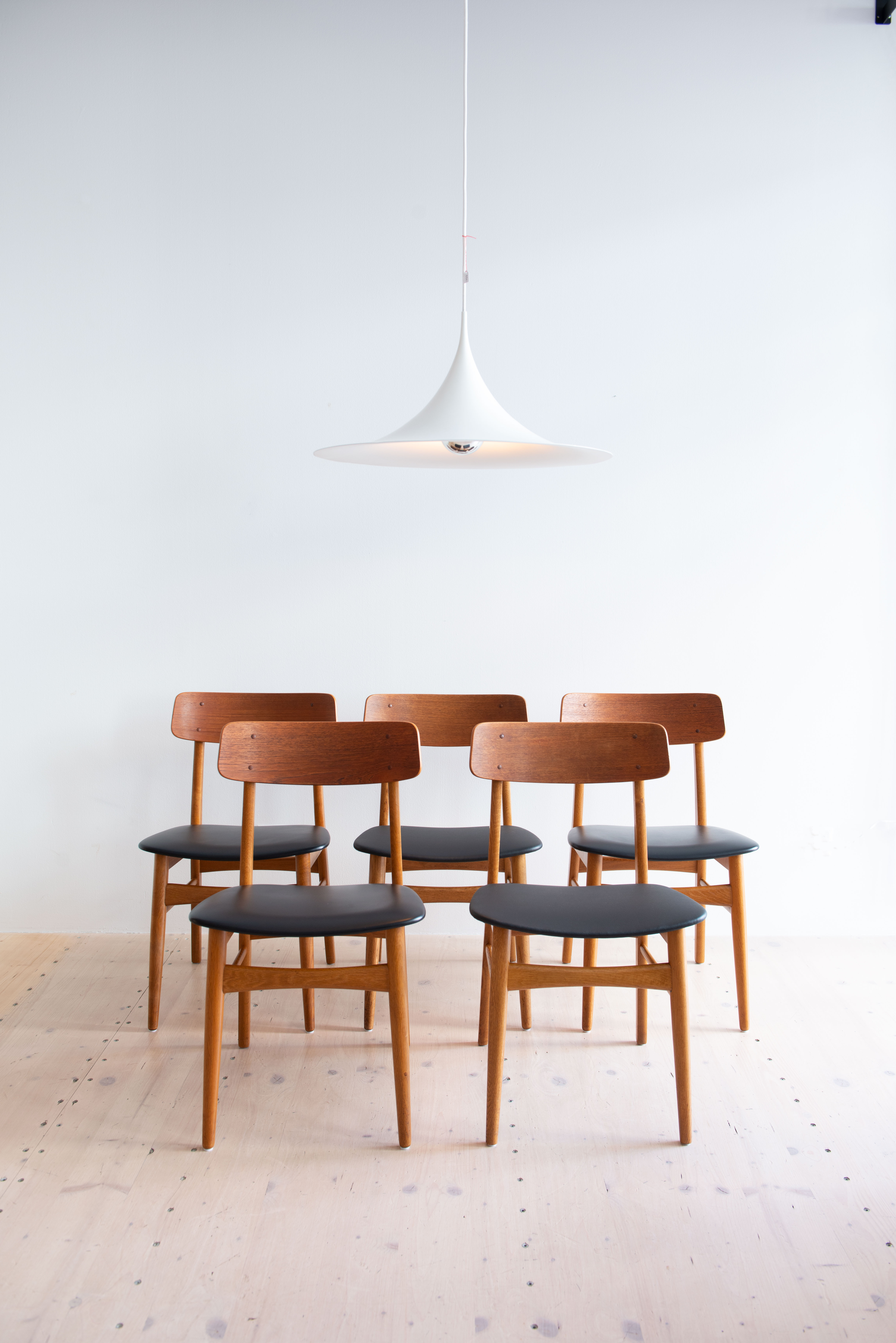 Farstrup Teak and Oak Dining Chairs. Made in Denmark. Mid-Century Modern furniture and other stuff. Available at heyday möbel, Grubenstrasse 19, 8045 Zürich. Danish-Modern; vintage; retro.