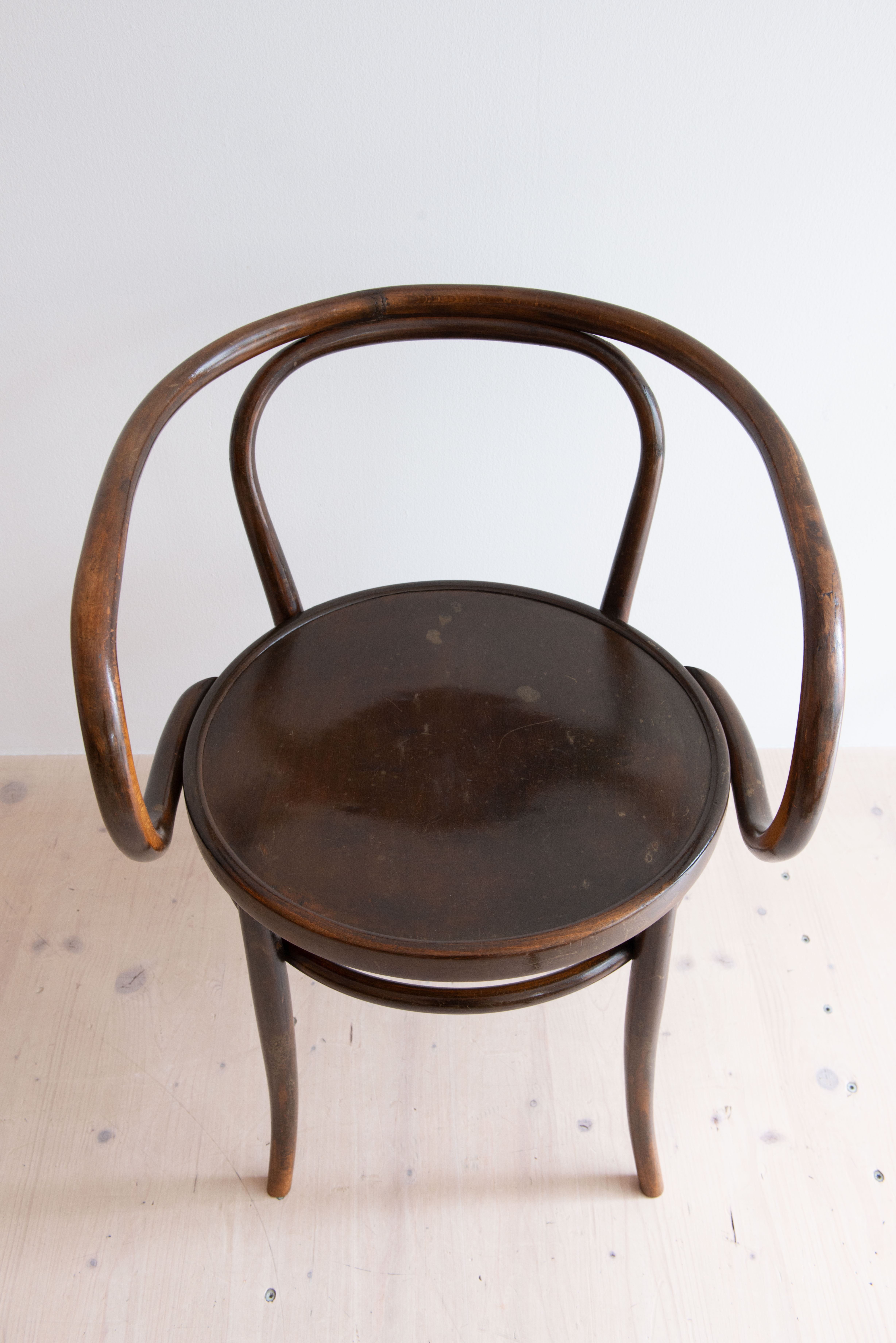 Horgenglarus Bentwood Carver Chair. Produced by Horgenglarus, in Switzerland in the 1940s. Available at heyday möbel. Grubenstrasse 19, 8045 Zurich, Schweiz.