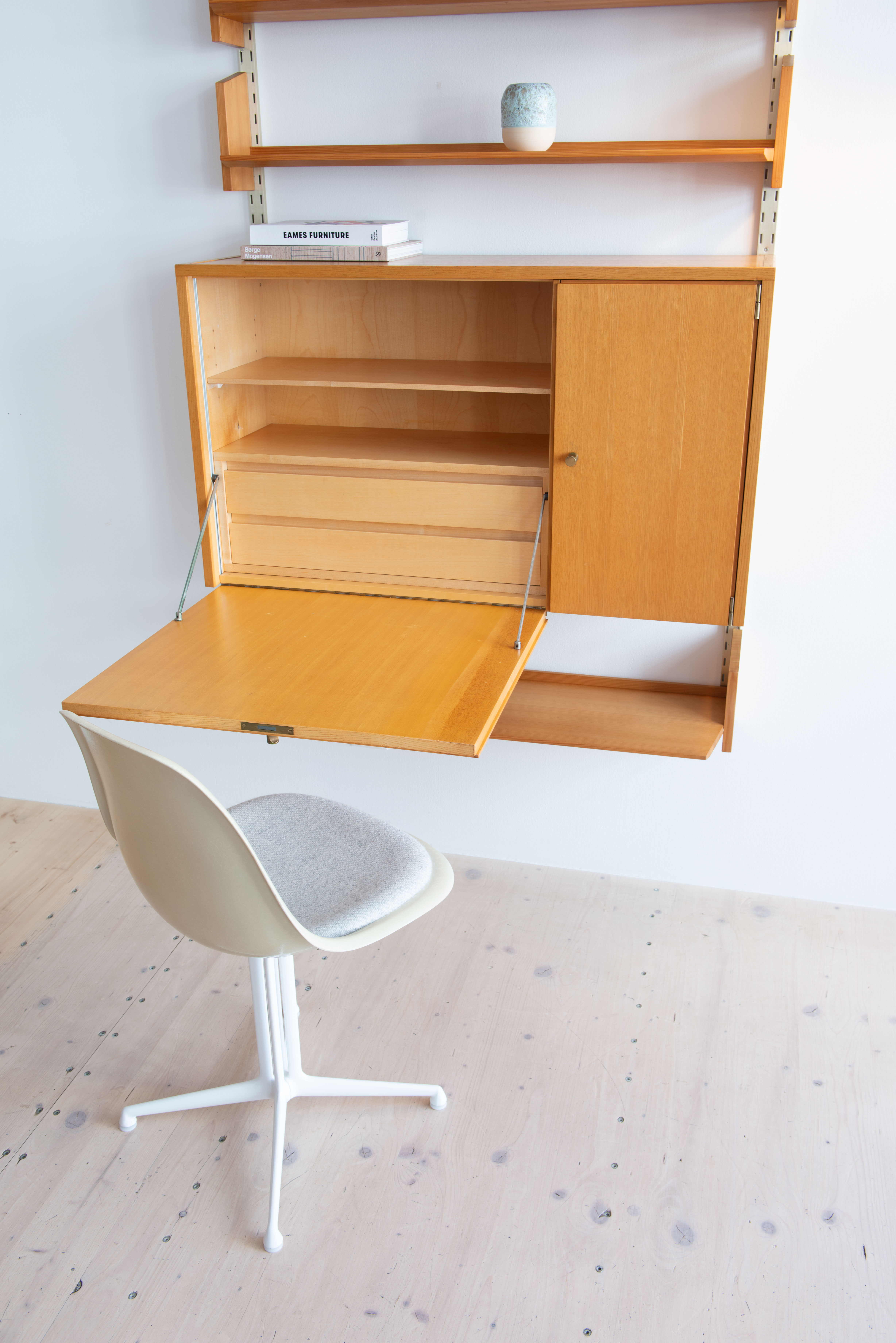Dieter Reinhold Shelving Unit with Secretary/Desk Function. Produced by WK Möbel in
Germany, 1960s. Available at heyday möbel. Retro Furniture and Other Stuff.