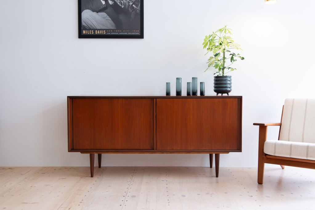 Canadian Made Teak Sideboard. Produced by RS Associates in Canada, 1960s. Available at heyday möbel, Grubenstrasse 19, 8045 Zürich.