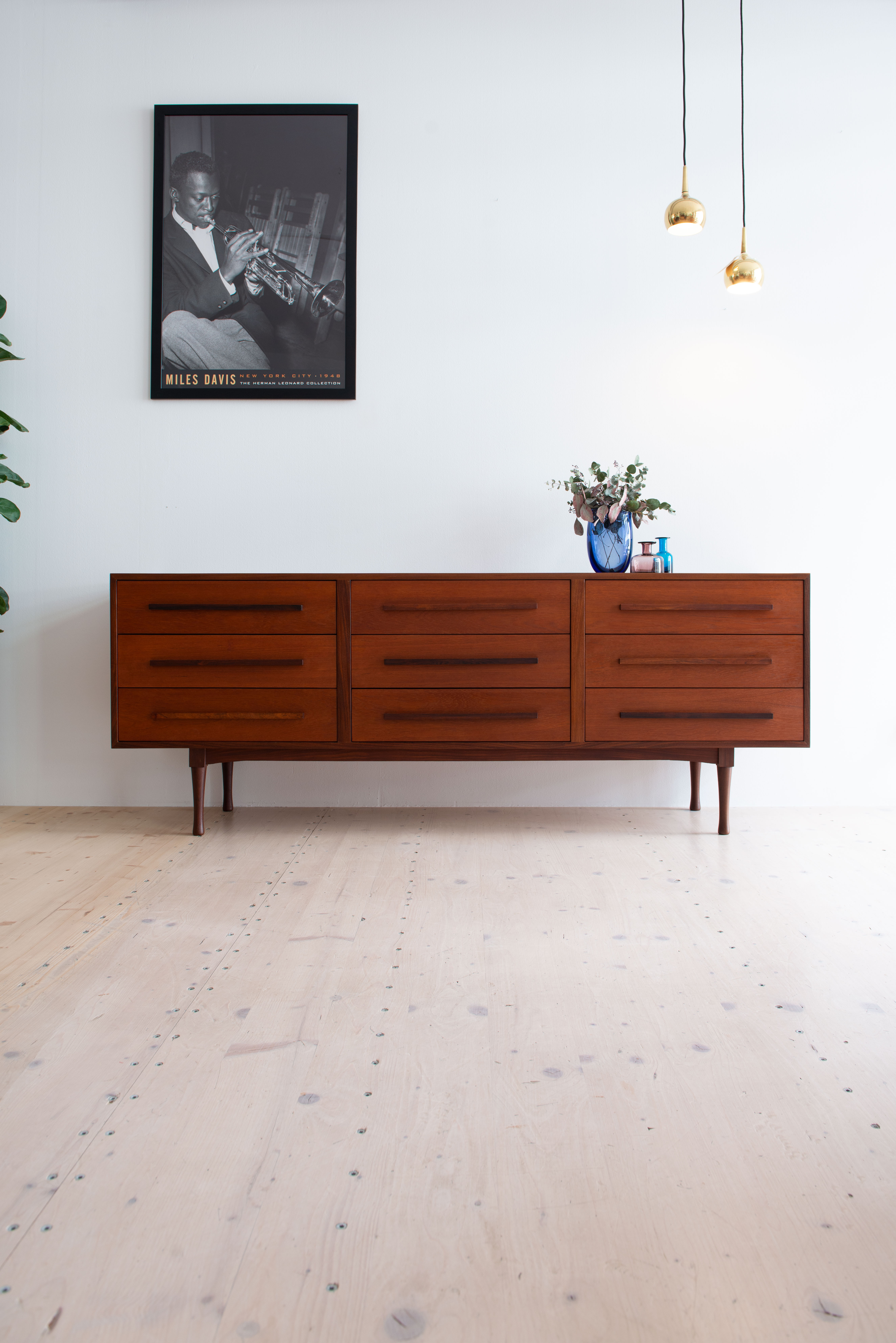 Canadian Made Teak Sideboard with Drawers. Produced by RS Associates in Canada, 1960s. Available at heyday möbel, Grubenstrasse 19, 8045 Zürich.