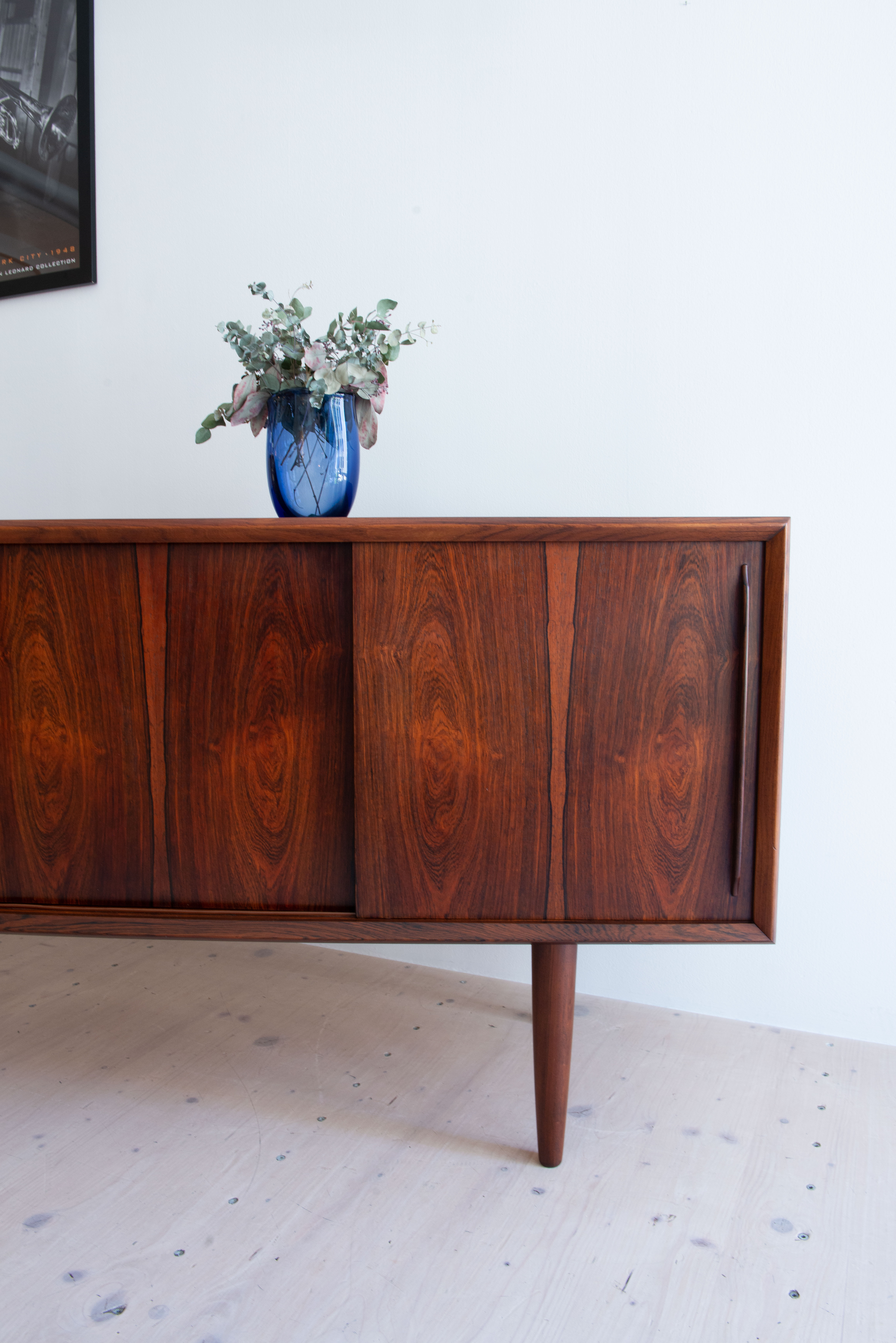 Rosewood Sideboard with Bowed Design. Designed by Svend Aage Madsen for HP Hansen. Made in Denmark, 1960s. Available at heyday möbel, Grubenstrasse 19, 8045 Zürich, Switzerland.