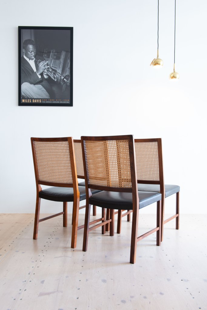 Bernt Petersen Dining Chairs in Rosewood and Black Leather. Made in Denmark in the 1960s. Available at heyday möbel, Grubenstrasse 19, 8045 Zürich, Switzerland. Mid-Century Modern Furniture and Other Stuff.