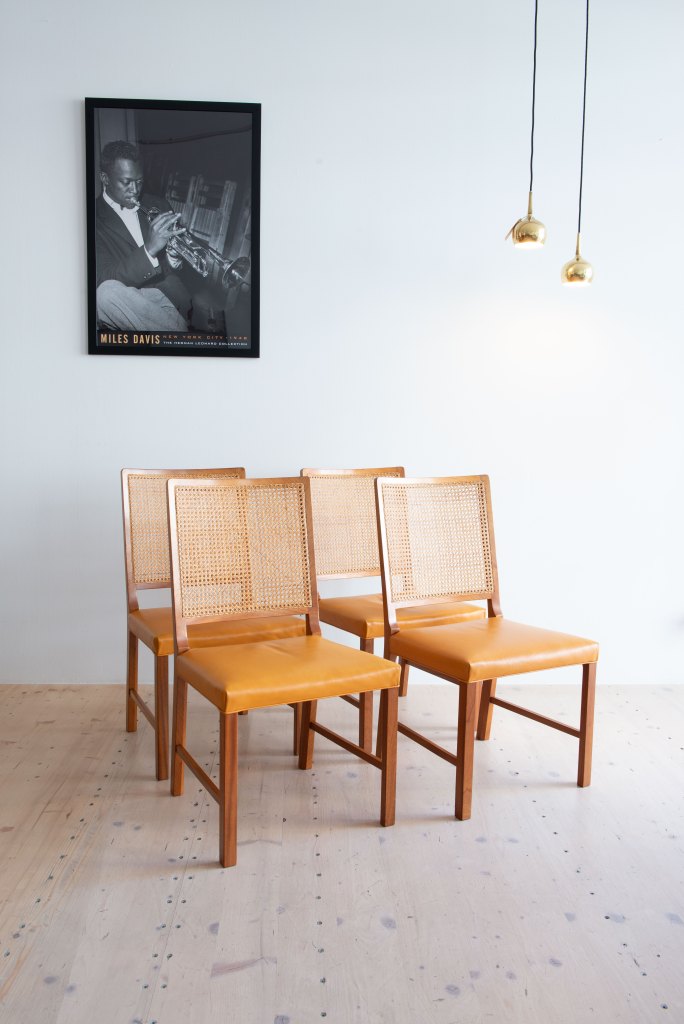 Bernt Petersen Dining Chairs in Mahogany and Mustard Leather. Made in Denmark in the 1960s. Available at heyday möbel, Grubenstrasse 19, 8045 Zürich, Switzerland. Mid-Century Modern Furniture and Other Stuff.