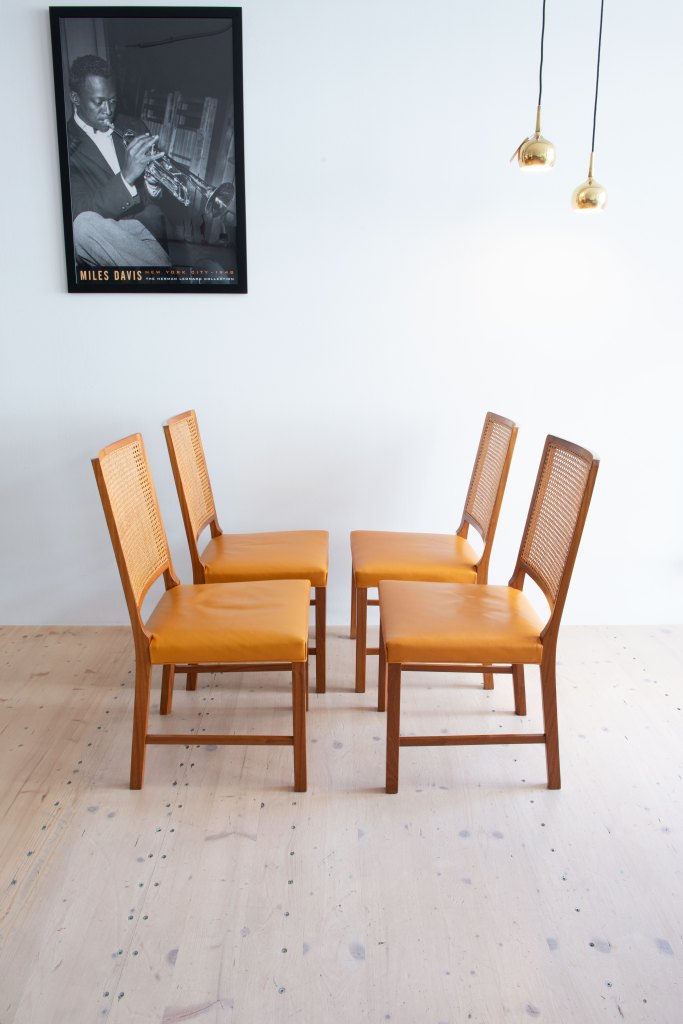 Bernt Petersen Dining Chairs in Mahogany and Mustard Leather. Made in Denmark in the 1960s. Available at heyday möbel, Grubenstrasse 19, 8045 Zürich, Switzerland. Mid-Century Modern Furniture and Other Stuff.