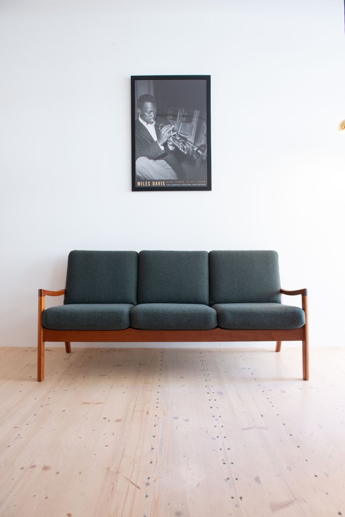 Ole Wanscher Senator Sofa in Teak and Forest Green Wool. Designed by Ole Wanscher and produced by France & Son in Denmark, in the 1960s. Available at heyday möbel, Grubenstrasse 19, 8045 Zürich, Switzerland.