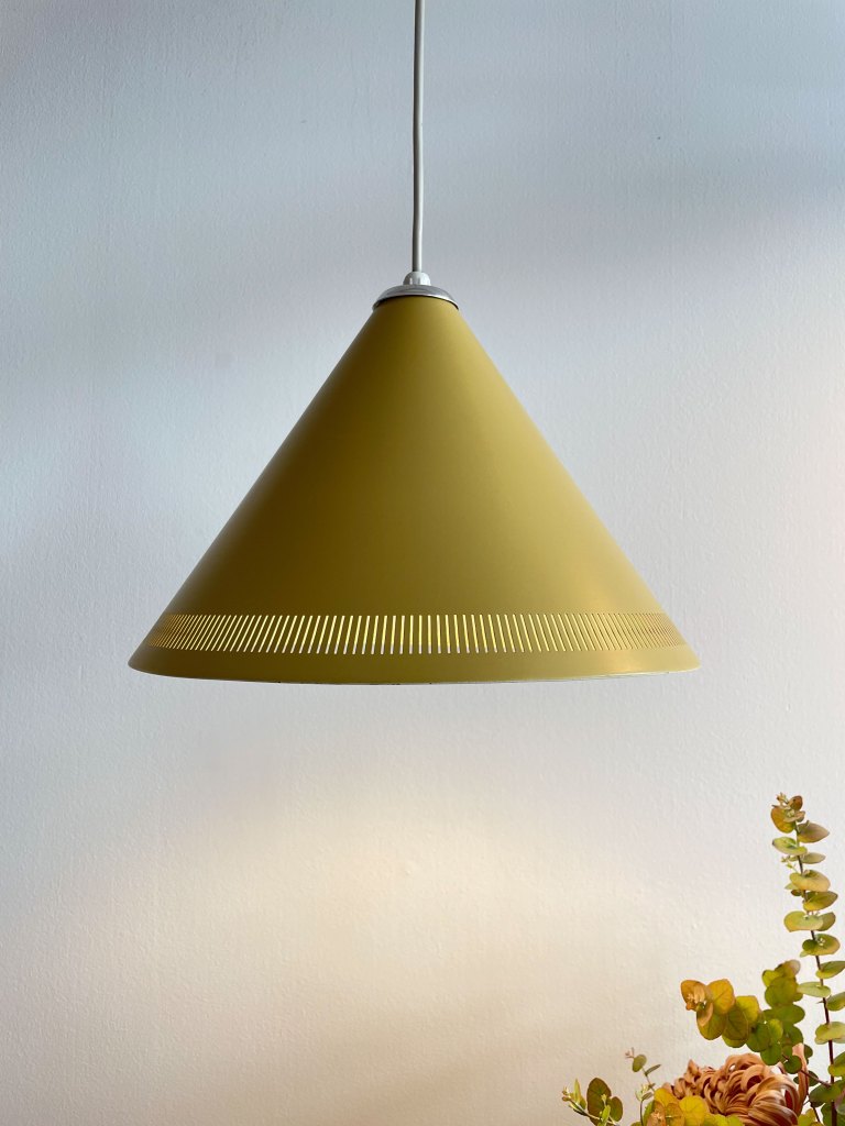 Kegle Pendant Lamp in Mustard. Made in Denmark in the 1970s. Available at heyday möbel, Grubenstrasse 19, 8045 Zürich, Switzerland.