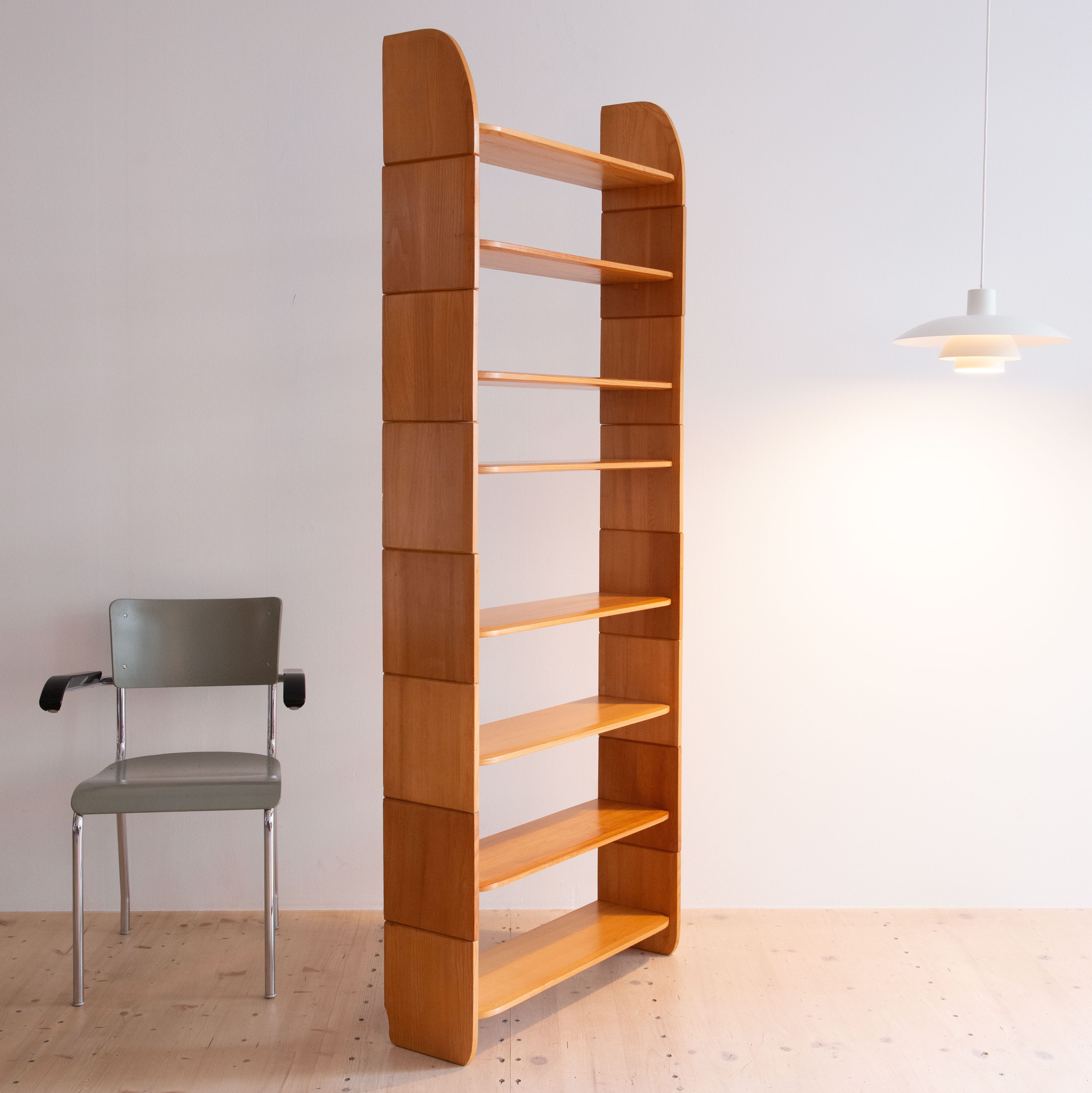 Pine Stackable Shelves produced by Arthur Milani for Wohnhilfe, Switzerland in the 1940s. Available at heyday möbel, Grubenstrasse 19, 8045 Zürich.