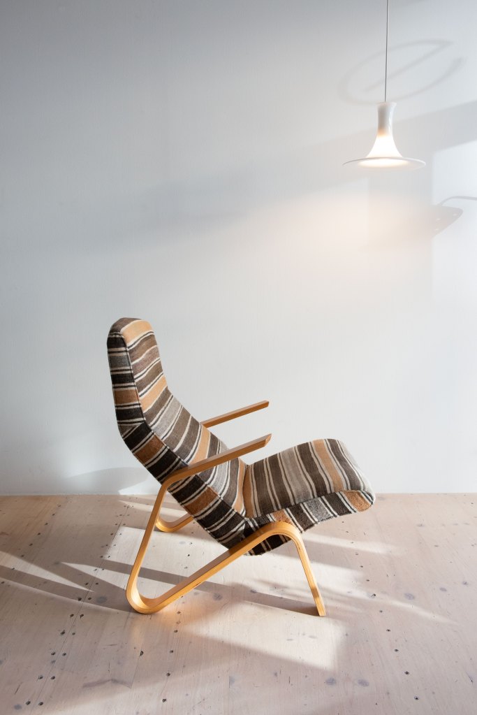 Grasshopper Lounge Chair by Eero Saarinen. Produced for Knoll in the  1950s. Available at heyday möbel, Grubenstrasse 19, 8045 Zürich, Schweiz.
