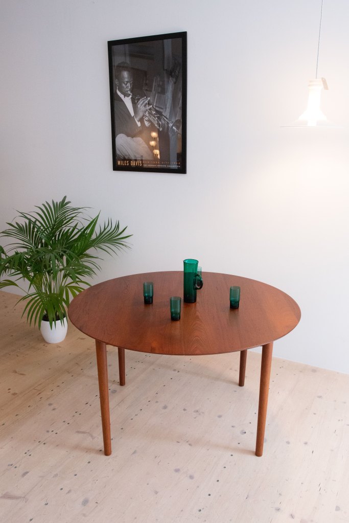 Peter Hvidt & Orla Mølgaard Nielsen Extendable Teak Dining Table. Made in Denmark in the 1960s. Available at heyday möbel, Grubenstrasse 19, 8045 Zürich, Switzerland. Mid-Century Modern Furniture and Other Stuff.