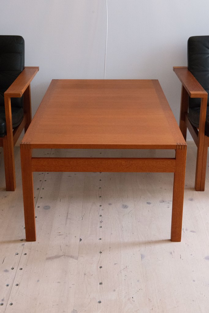 Ole Gjerlov-Knudsen & Torben Lind Coffee Table. Produced by France and Son in Denmark. Production date in the 1960s. Available at heyday möbel, Grubenstr. 19 in Zurich.
