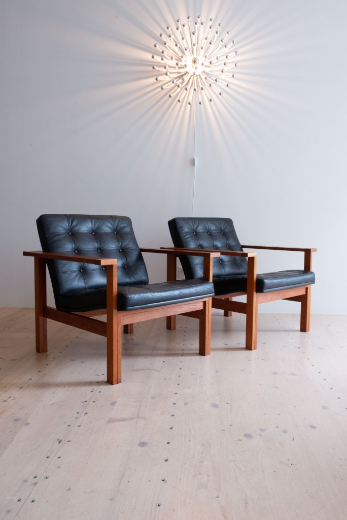 Ole Gjerlov-Knudsen & Torben Lind Lounge Chairs. Available at heyday möbel, Switzerland.
