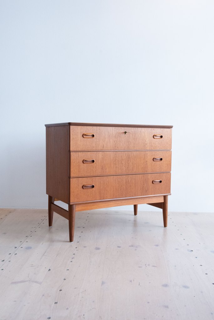 Teak Three Drawer Dresser. Made in Denmark in the  1960s. Available at heyday möbel, Grubenstrasse 19, 8045 Zürich, Switzerland.