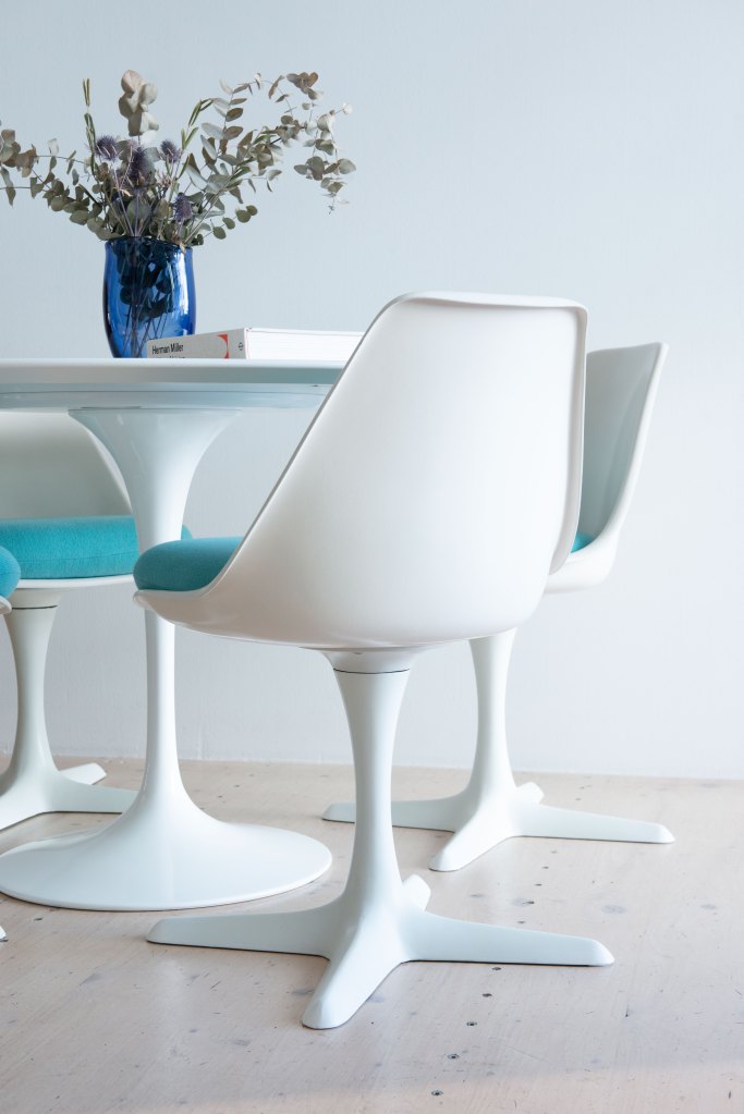 Arkana Model 115 Swivel Chairs by Maurice Burke. Available at heyday möbel, Grubenstrasse 19, 8045 Zürich.