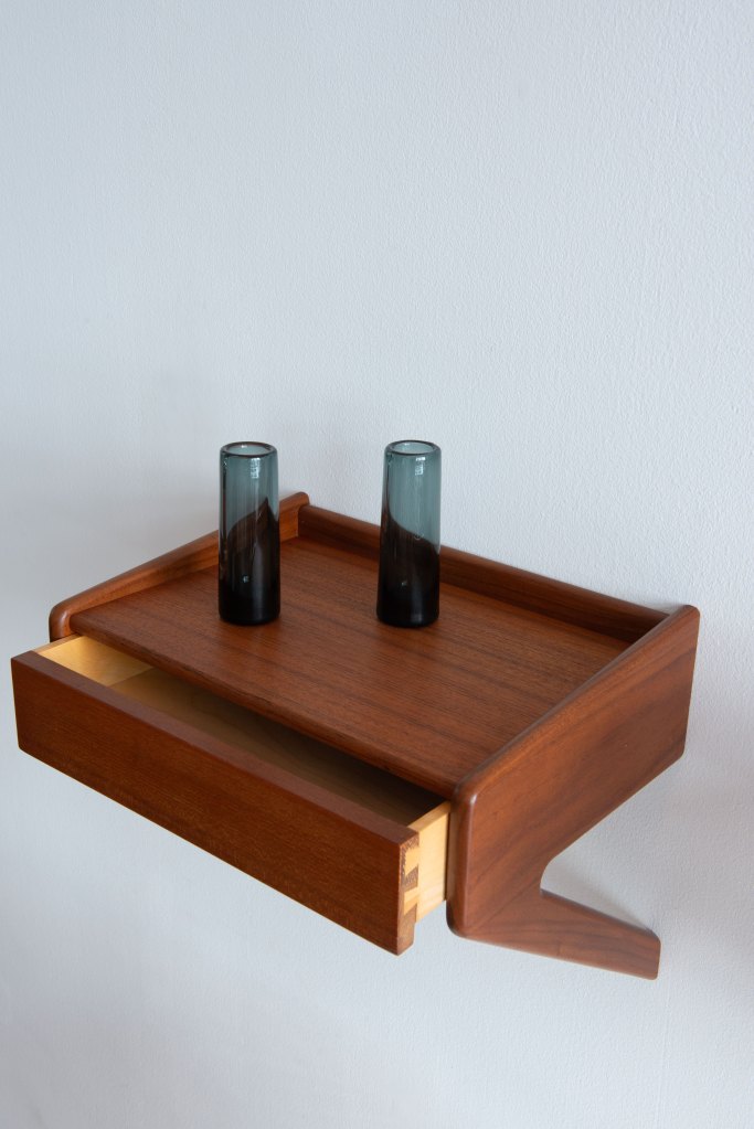Floating Wall Consoles in Teak. Produced by Olholm Mobelfabrik in Denmark in the 1960s. Available at heyday möbel, Grubenstrasse 19, 8045 Zürich.