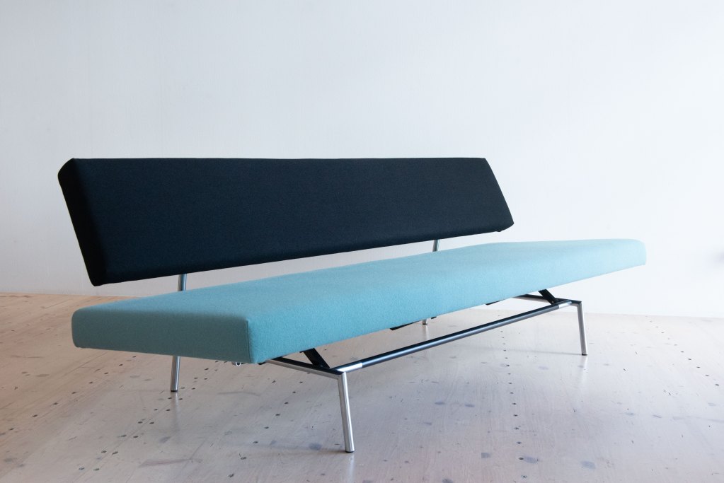 Martin Visser BR02 Daybed. Designed in the Netherlands in the 1960s. This is a 1994 edition. Available at heyday möbel, Grubenstrasse 19, 8045 Zürich.