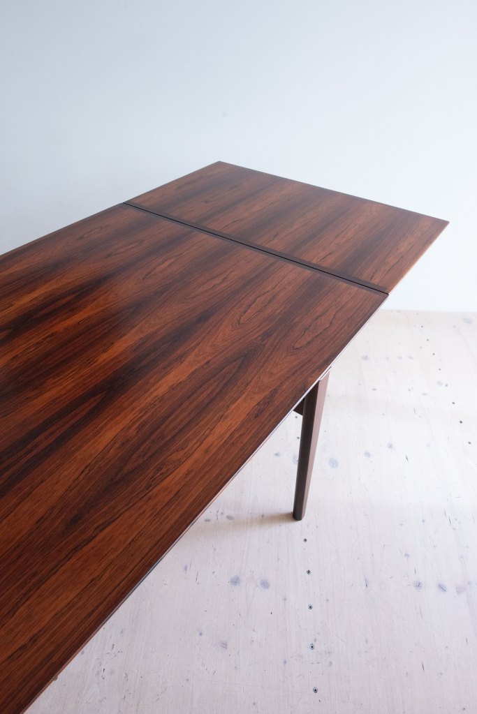 Extendable Rosewood Dining Table by Johannes Andersen. Available at heyday möbel, Grubenstrasse 19, 8045 Zürich.