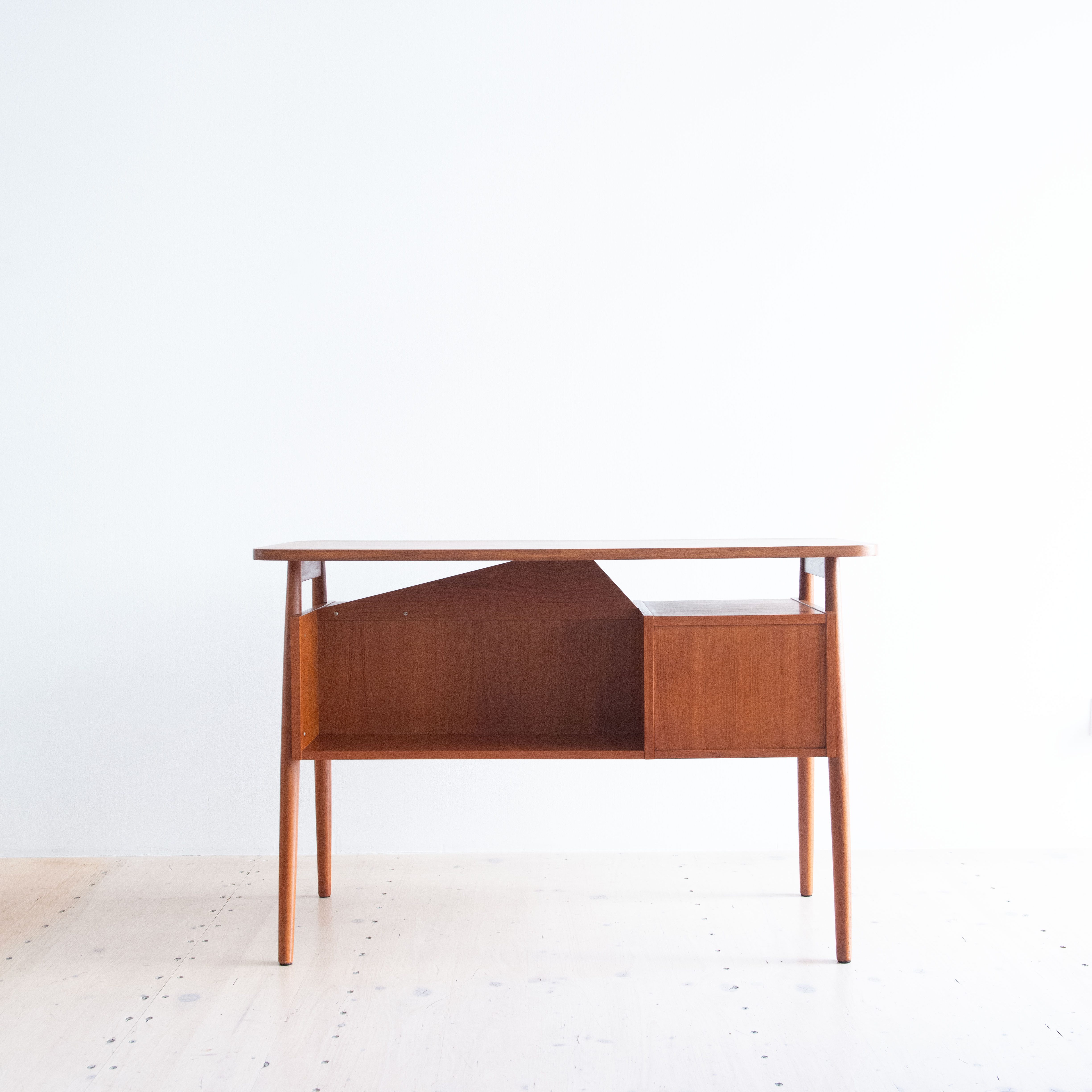 Teak Desk by Gunnar Nielsen Tibergaard. Available at heyday möbel.