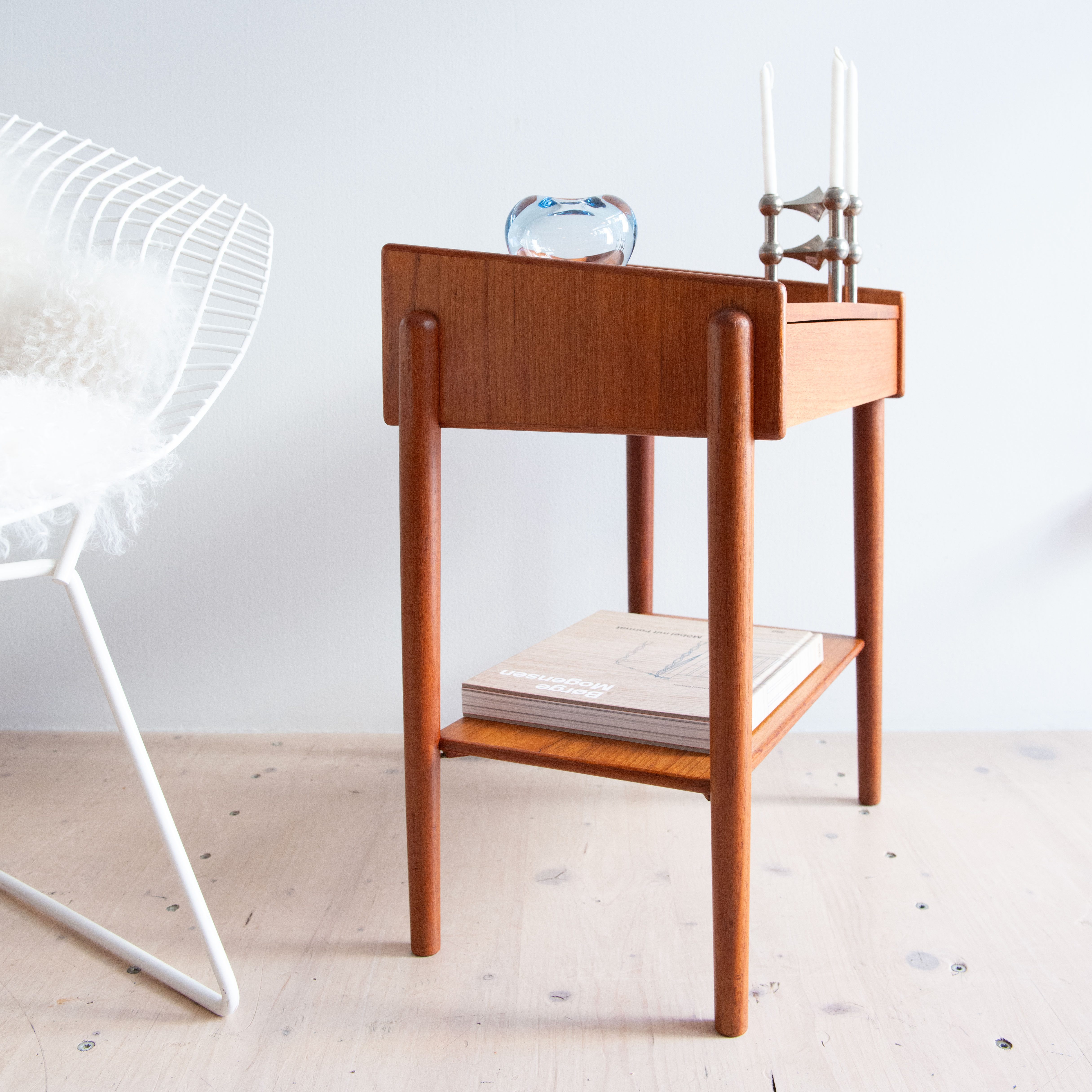 Børge Mogensen Side Table Mod. 148. Available at heyday möbel, 8045 Zürich, Switzerland.