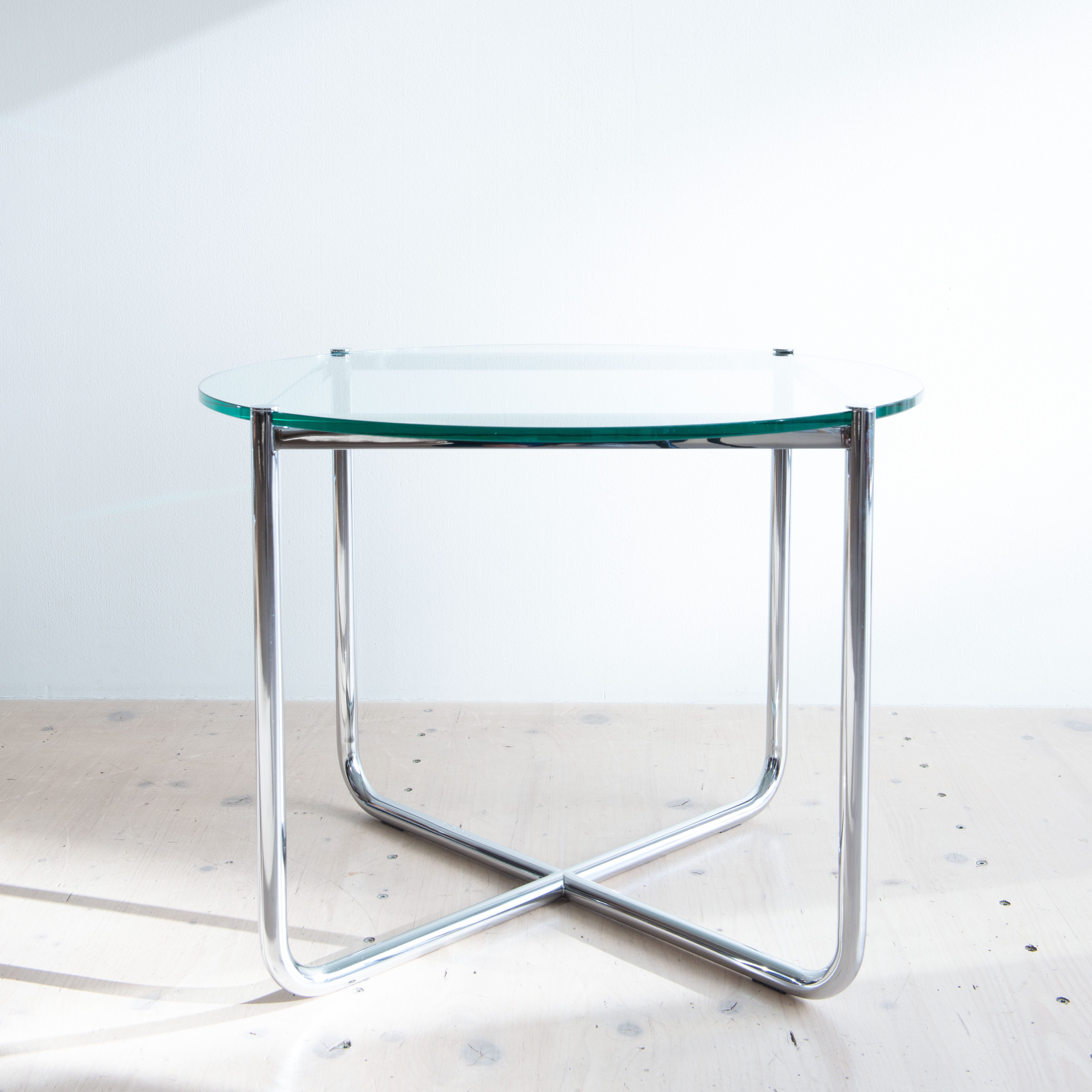 MR glass and tubular steel coffee table by Ludwig Mies van der Rohe for Knoll Studio. Available at heyday möbel, Grubenstrasse 19, 8045 Zürich. Mid Century Modern furniture and other stuff.