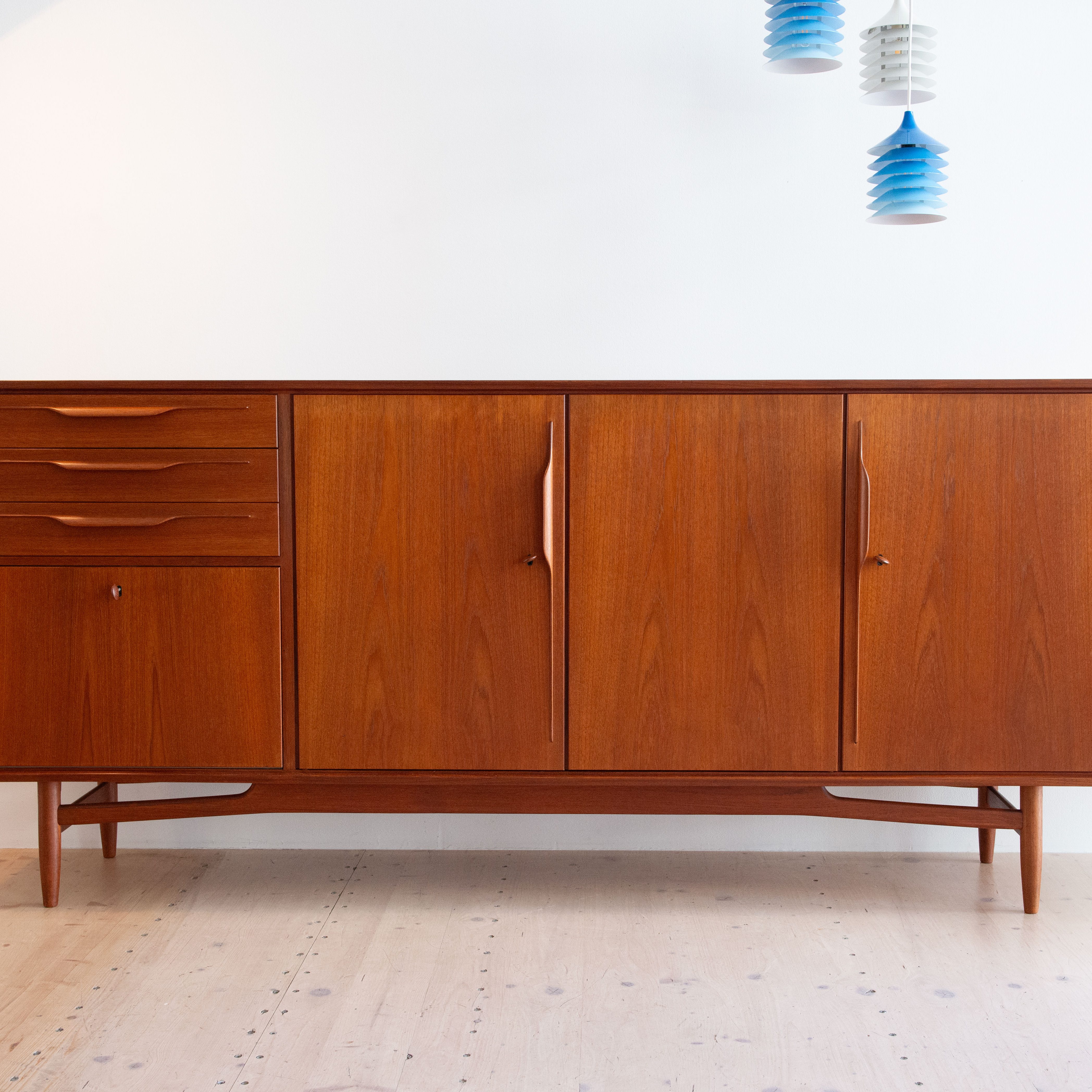 Large Swissteak Sideboard. Available at heyday möbel, Grubenstrasse 19, 8045 Zürich.