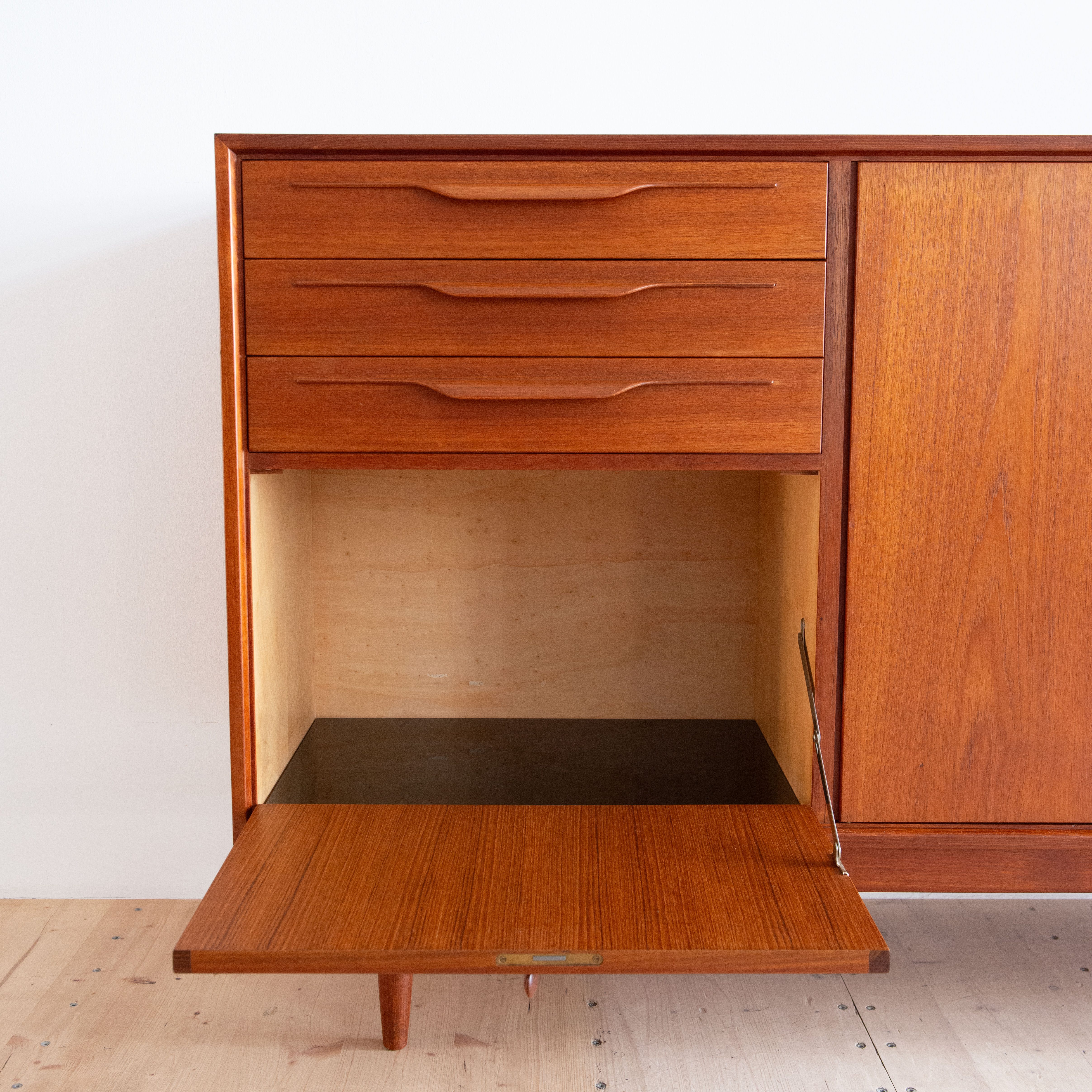 Large Swissteak Sideboard. Available at heyday möbel, Grubenstrasse 19, 8045 Zürich.