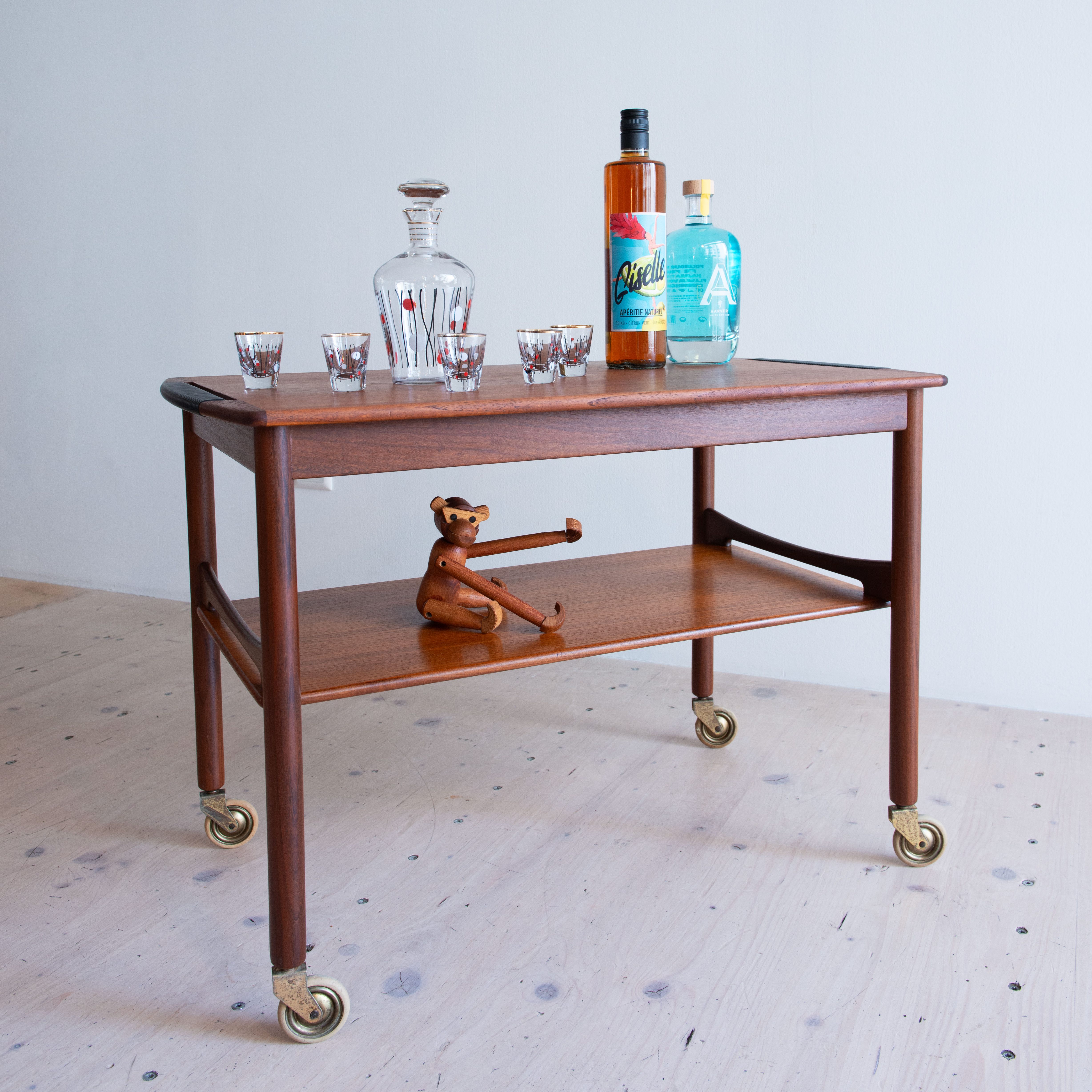 Teak Drinks Trolley. Made in Denmark in the 1960s. Available at heyday möbel Zürich.