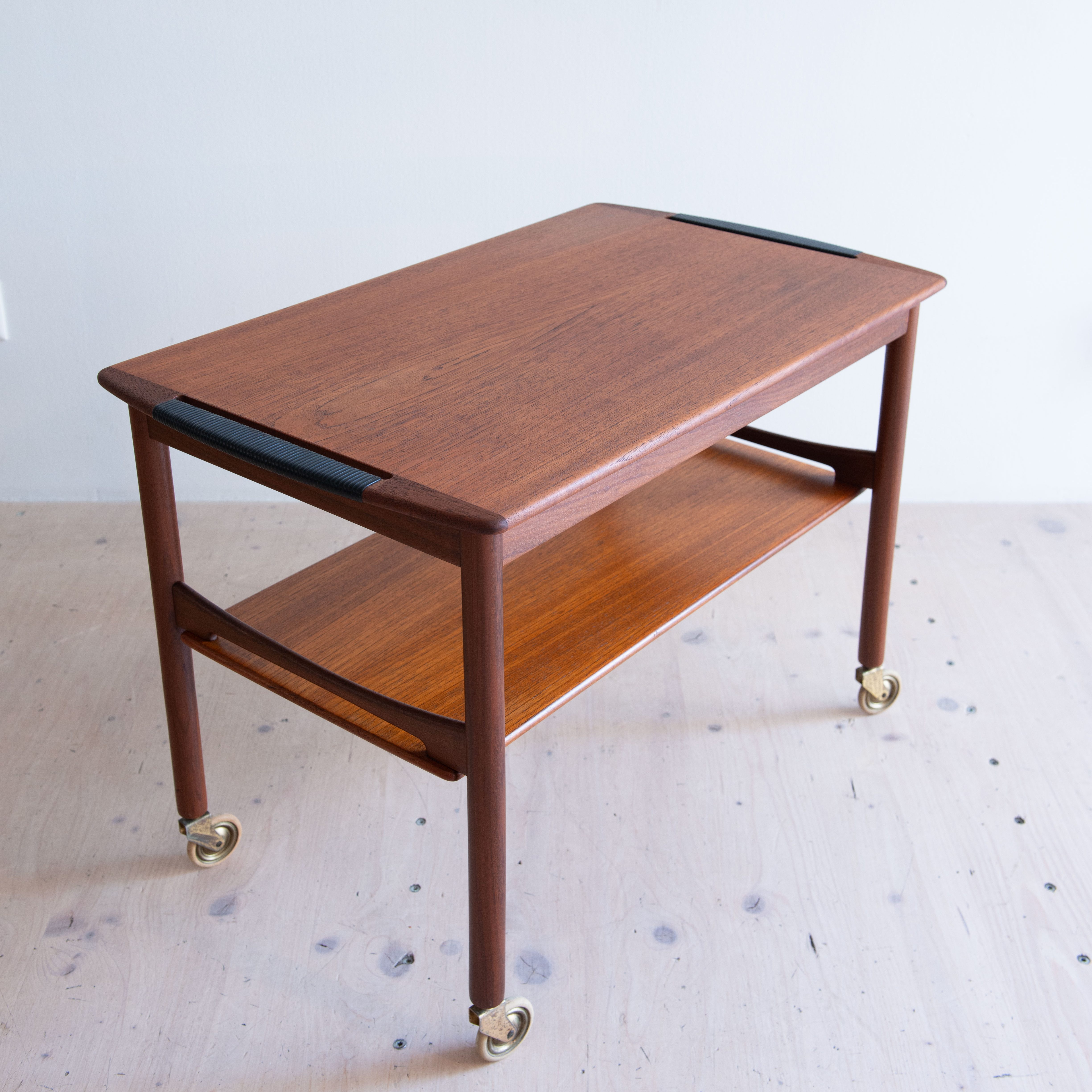 Teak Drinks Trolley. Made in Denmark in the 1960s. Available at heyday möbel Zürich.