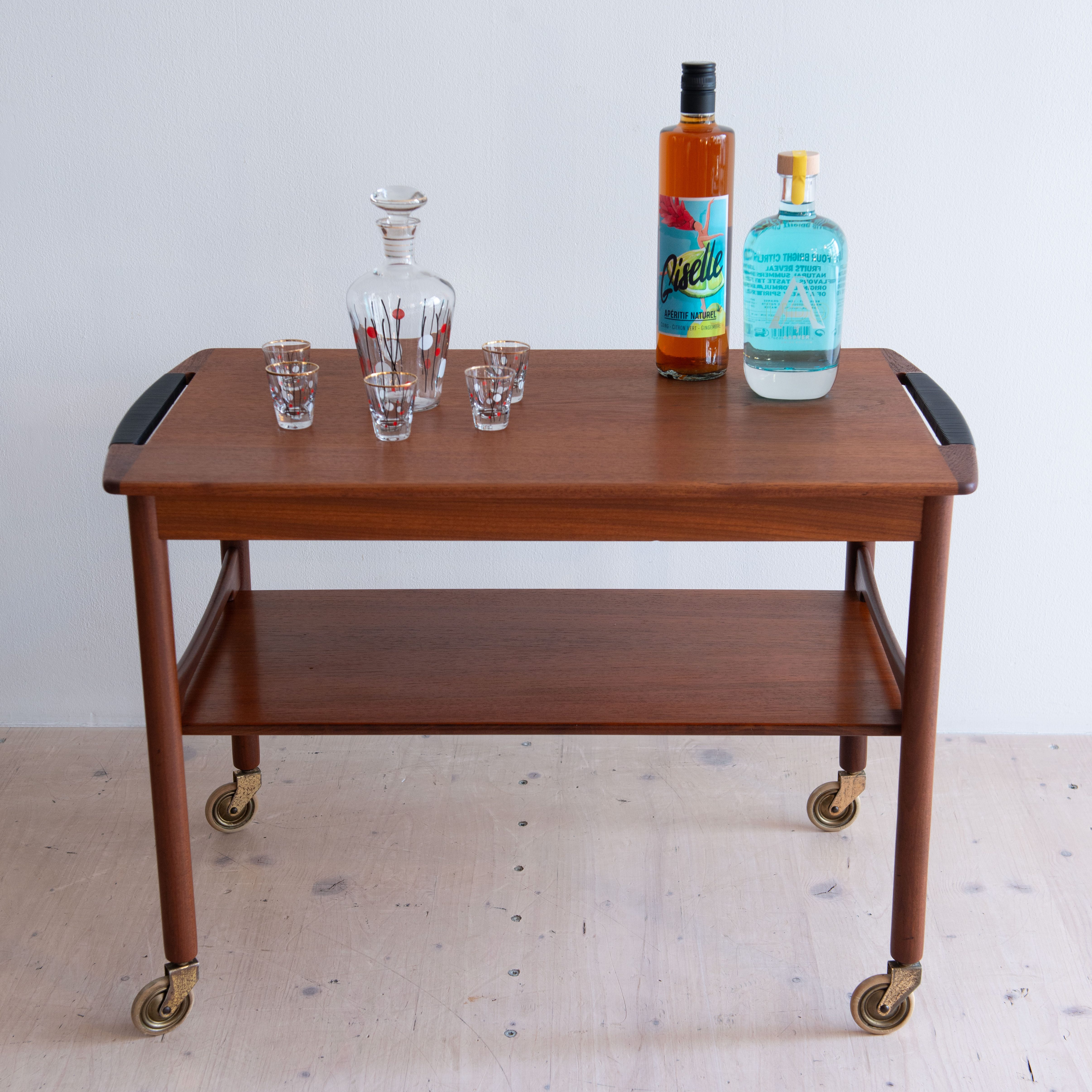 Teak Drinks Trolley. Made in Denmark in the 1960s. Available at heyday möbel Zürich.