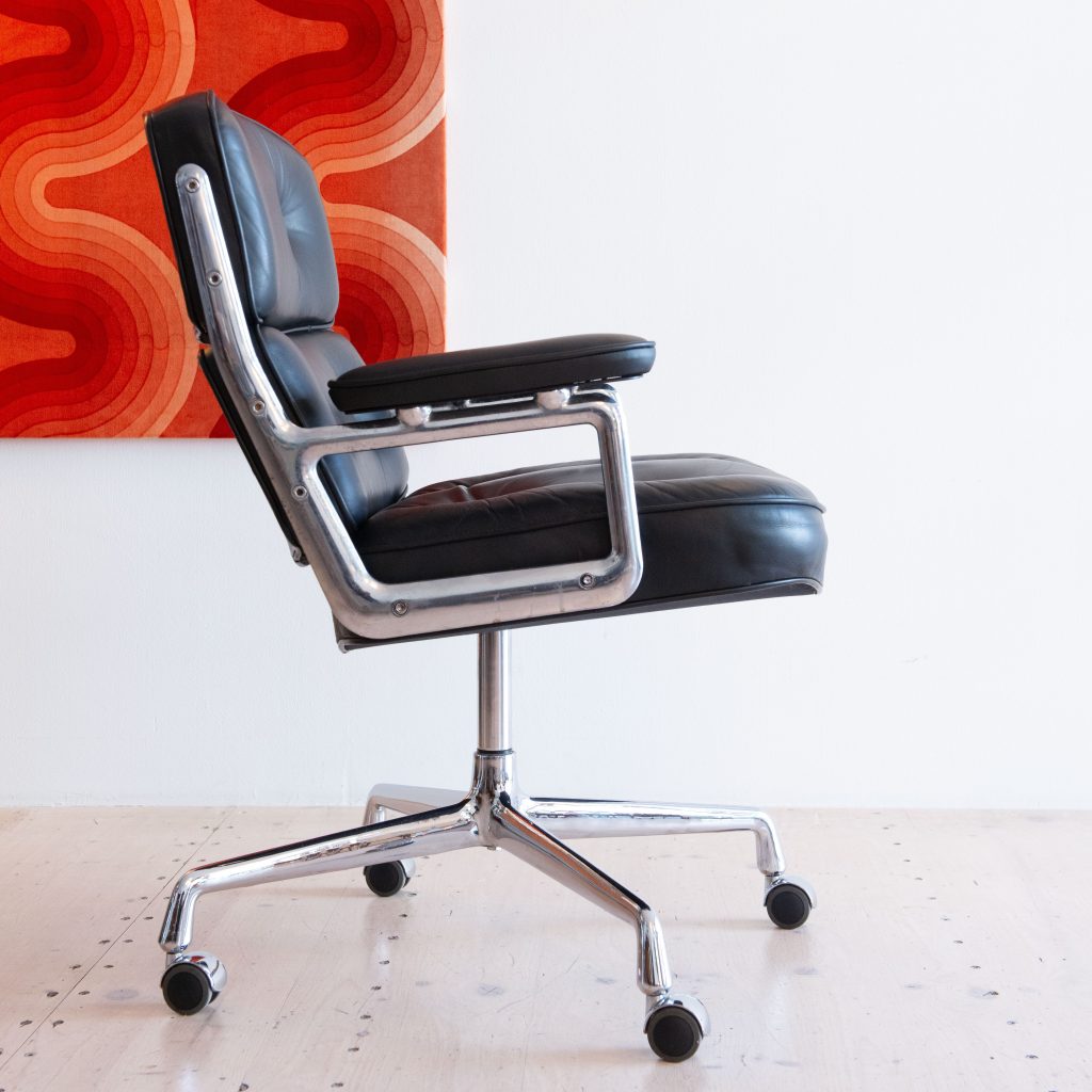 Eames Time Life Chair by Ray and Charles Eames. Model ES108 for Herman Miller in the late 1960s. Available at heyday möbel, Grubenstrasse 19, 8045 Zürich.