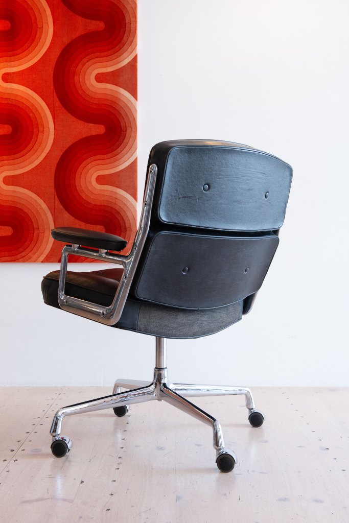 Eames Time Life Chair by Ray and Charles Eames. Model ES108 for Herman Miller in the late 1960s. Available at heyday möbel, Grubenstrasse 19, 8045 Zürich.