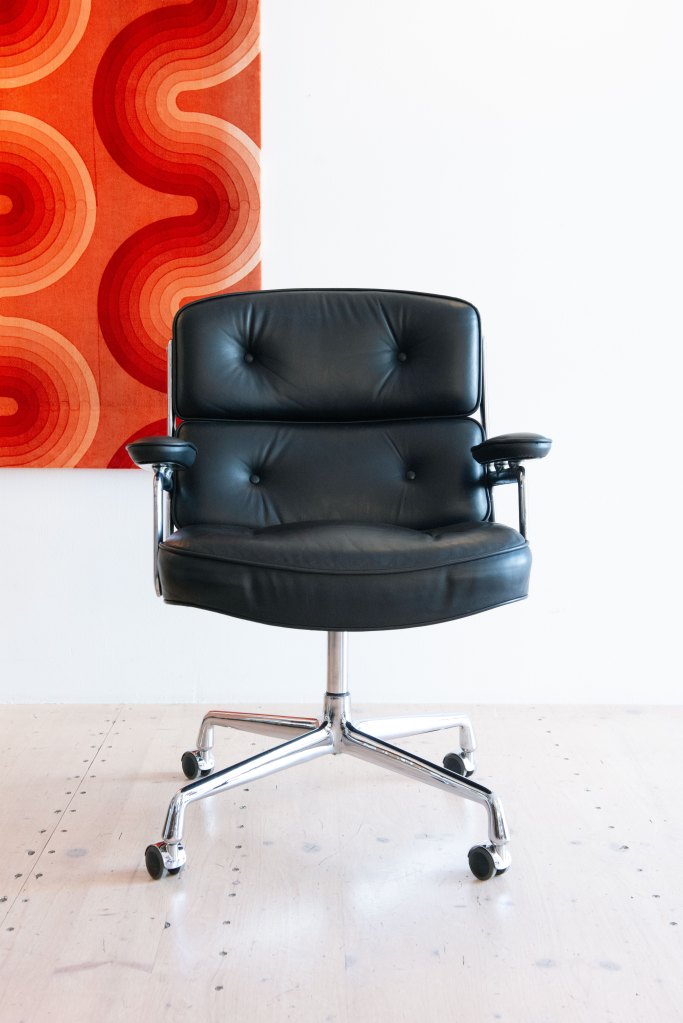 Eames Time Life Chair by Ray and Charles Eames. Model ES108 for Herman Miller in the late 1960s. Available at heyday möbel, Grubenstrasse 19, 8045 Zürich.