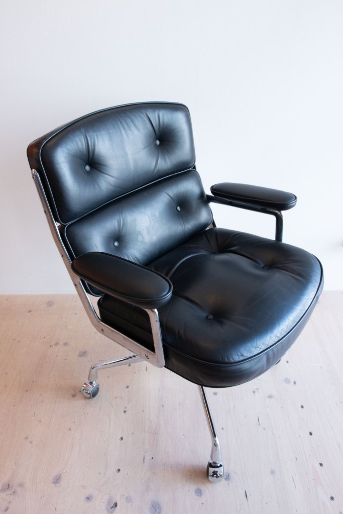 Eames Time Life Chair by Ray and Charles Eames. Model ES108 for Herman Miller in the late 1960s. Available at heyday möbel, Grubenstrasse 19, 8045 Zürich.