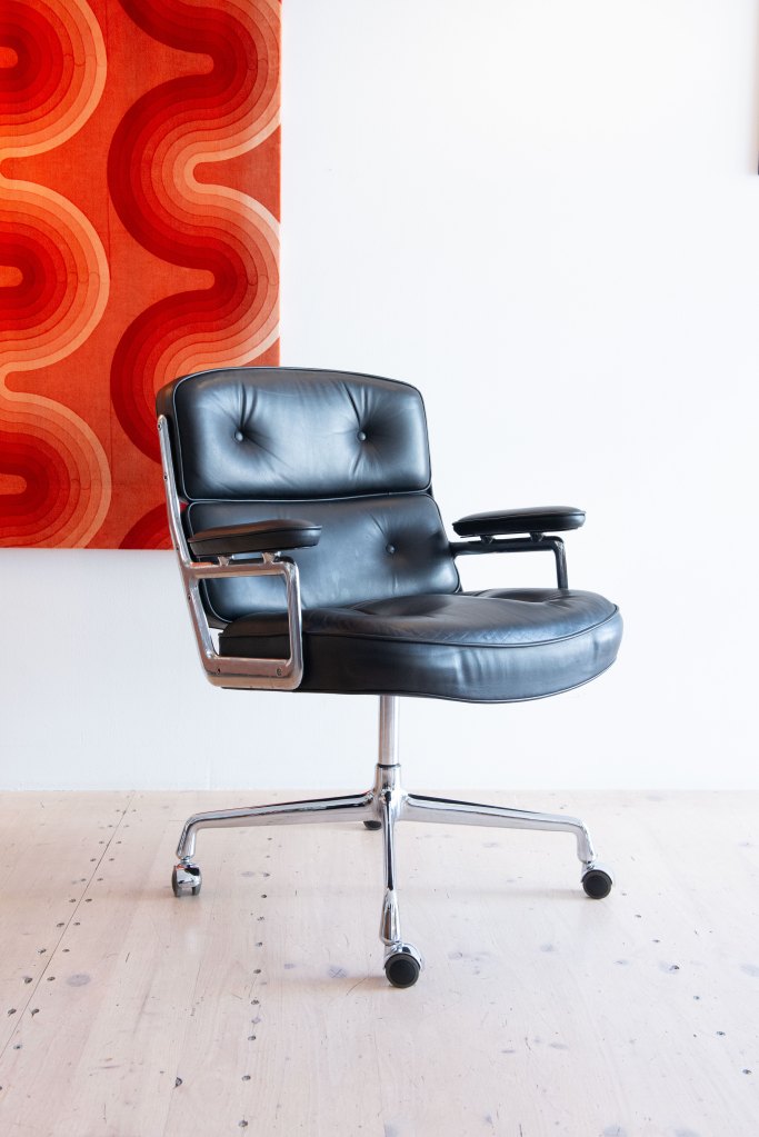 Eames Time Life Chair by Ray and Charles Eames. Model ES108 for Herman Miller in the late 1960s. Available at heyday möbel, Grubenstrasse 19, 8045 Zürich.