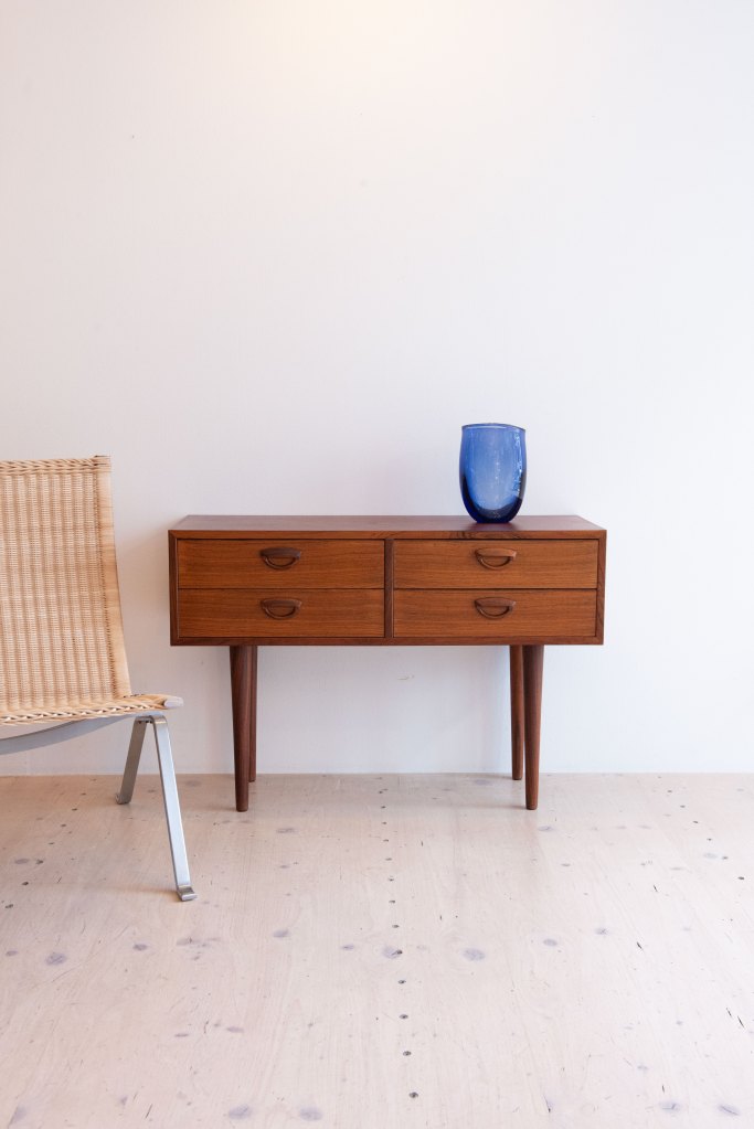 Kai Kristiansen Four Drawer Console in Rosewood. Available at heyday möbel, Grubenstrasse 19, 8045 Zürich, Switzerland.