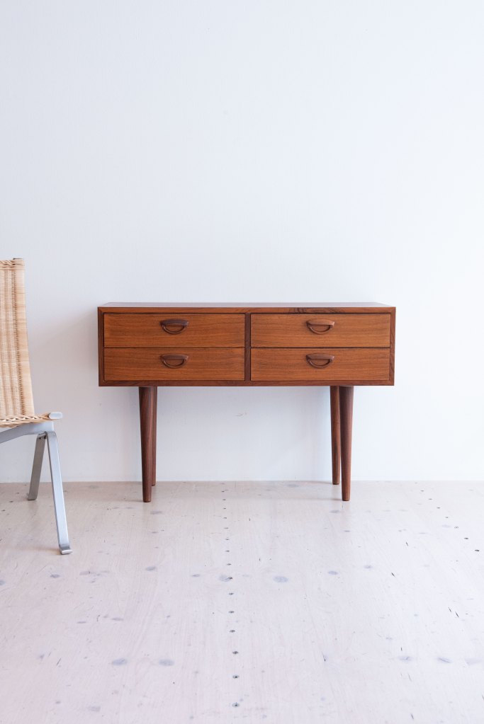 Kai Kristiansen Four Drawer Console in Rosewood. Available at heyday möbel, Grubenstrasse 19, 8045 Zürich, Switzerland.