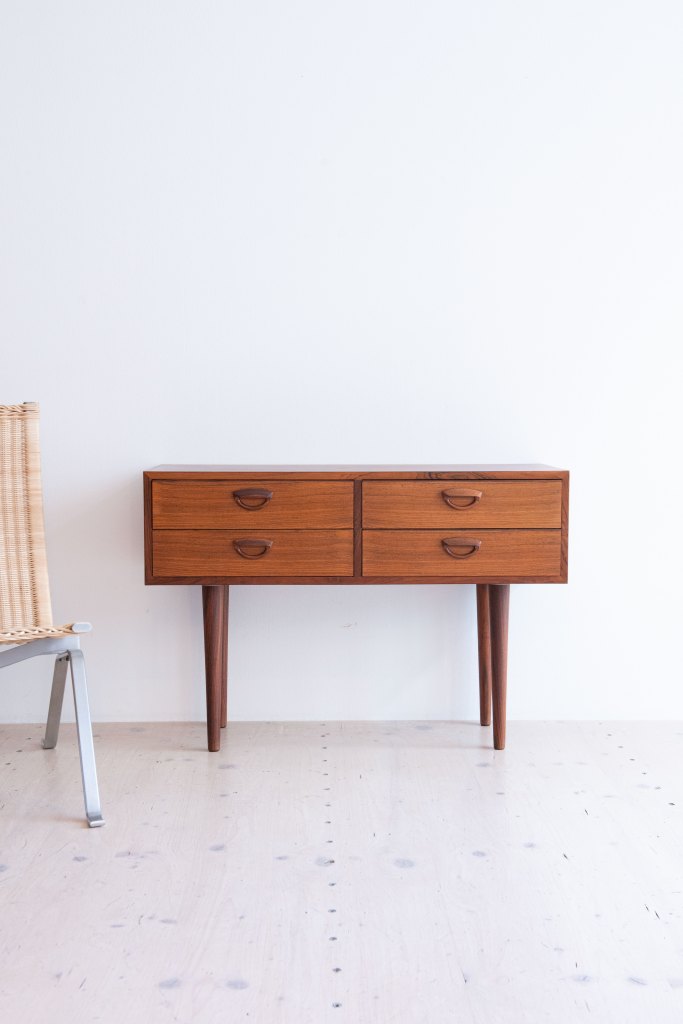 Kai Kristiansen Four Drawer Console in Rosewood. Available at heyday möbel, Grubenstrasse 19, 8045 Zürich, Switzerland.
